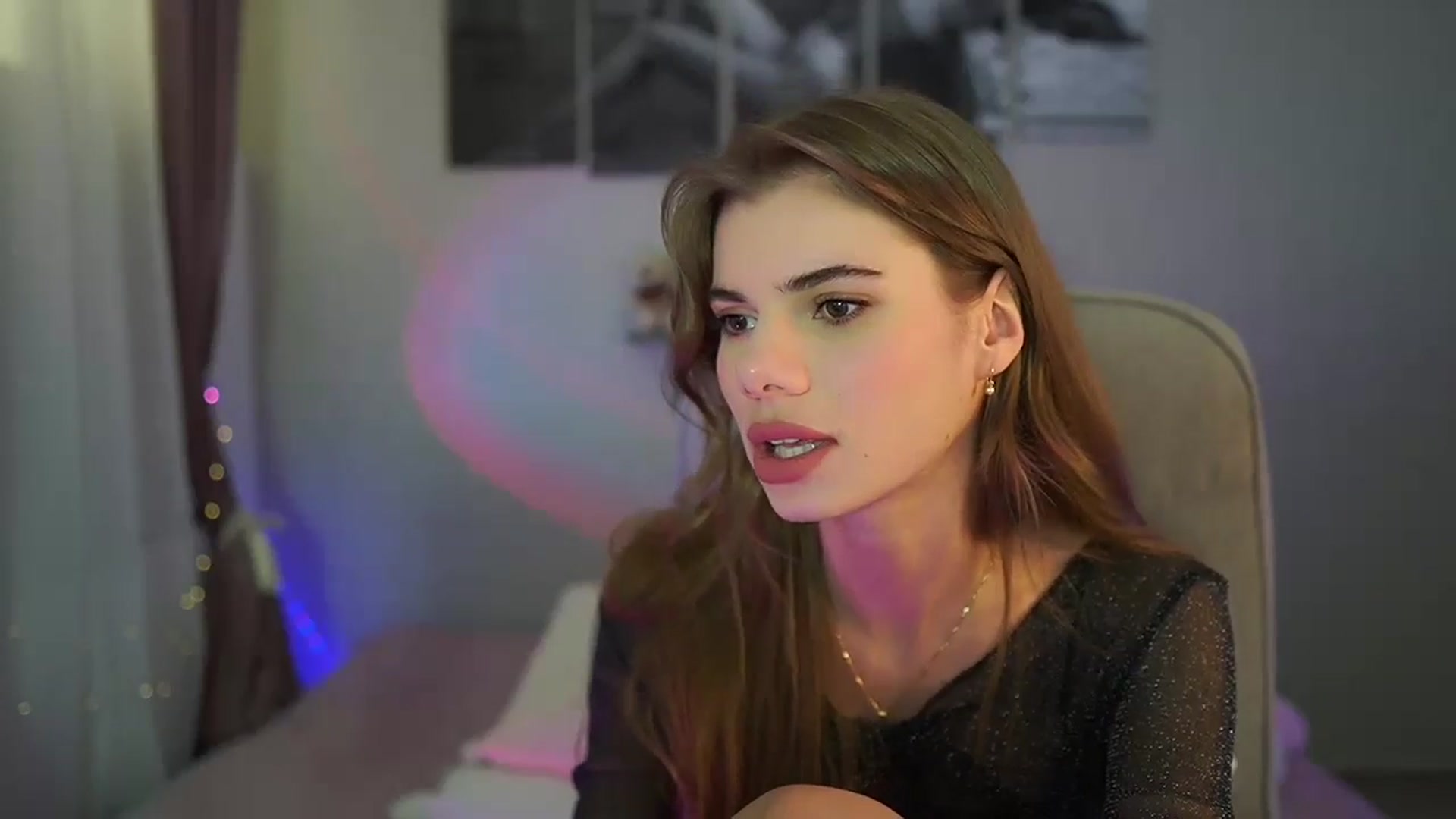 Gallery image thumbnail from RileyReid_18's myfreecams stream on, 06/13/2024, 14:37 image 6 of 20