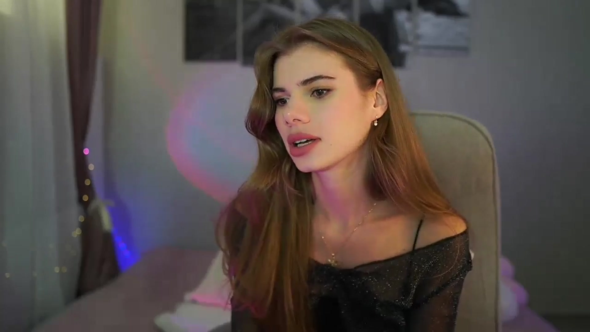Gallery image thumbnail from RileyReid_18's myfreecams stream on, 06/13/2024, 14:37 image 12 of 20