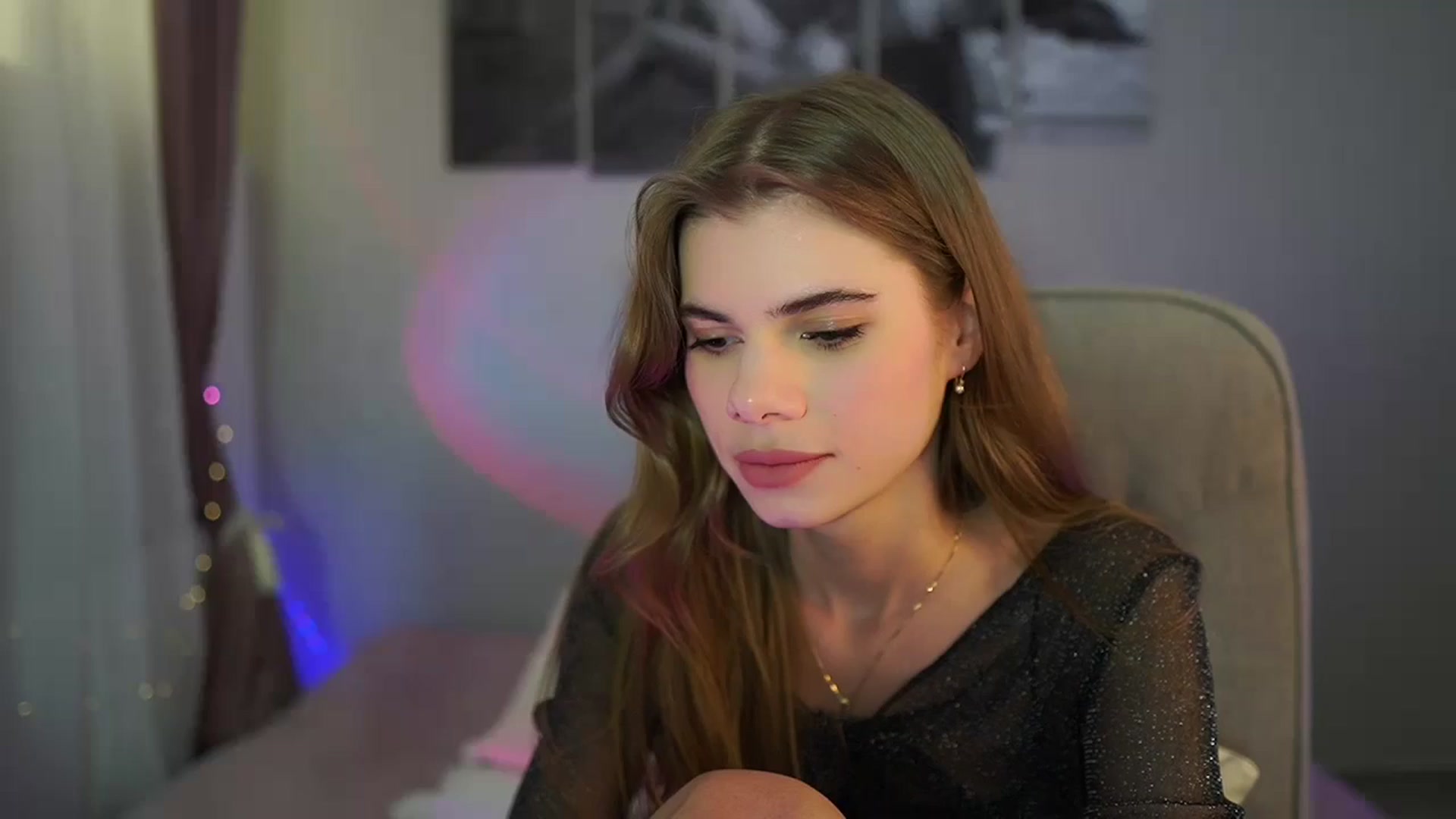 Gallery image thumbnail from RileyReid_18's myfreecams stream on, 06/13/2024, 14:37 image 1 of 20