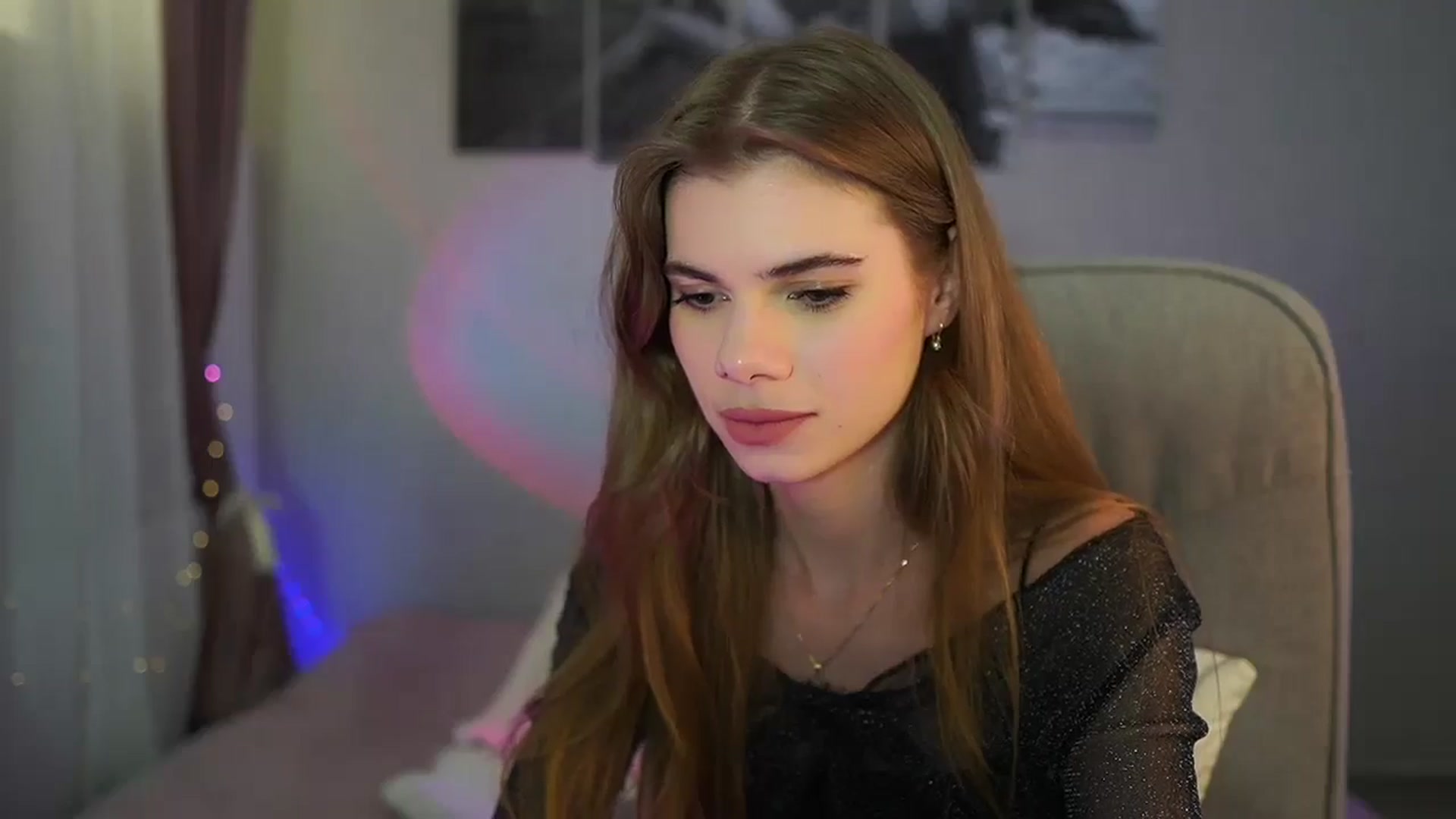 Gallery image thumbnail from RileyReid_18's myfreecams stream on, 06/13/2024, 14:37 image 16 of 20