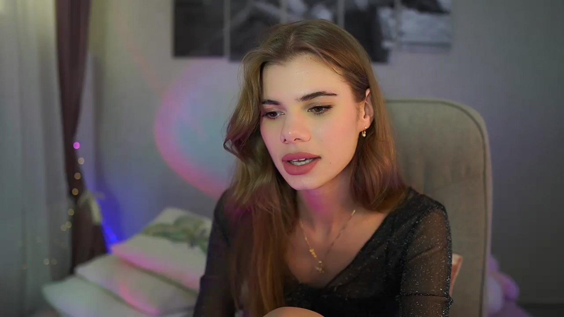 Gallery image thumbnail from RileyReid_18's myfreecams stream on, 06/13/2024, 15:36 image 17 of 20