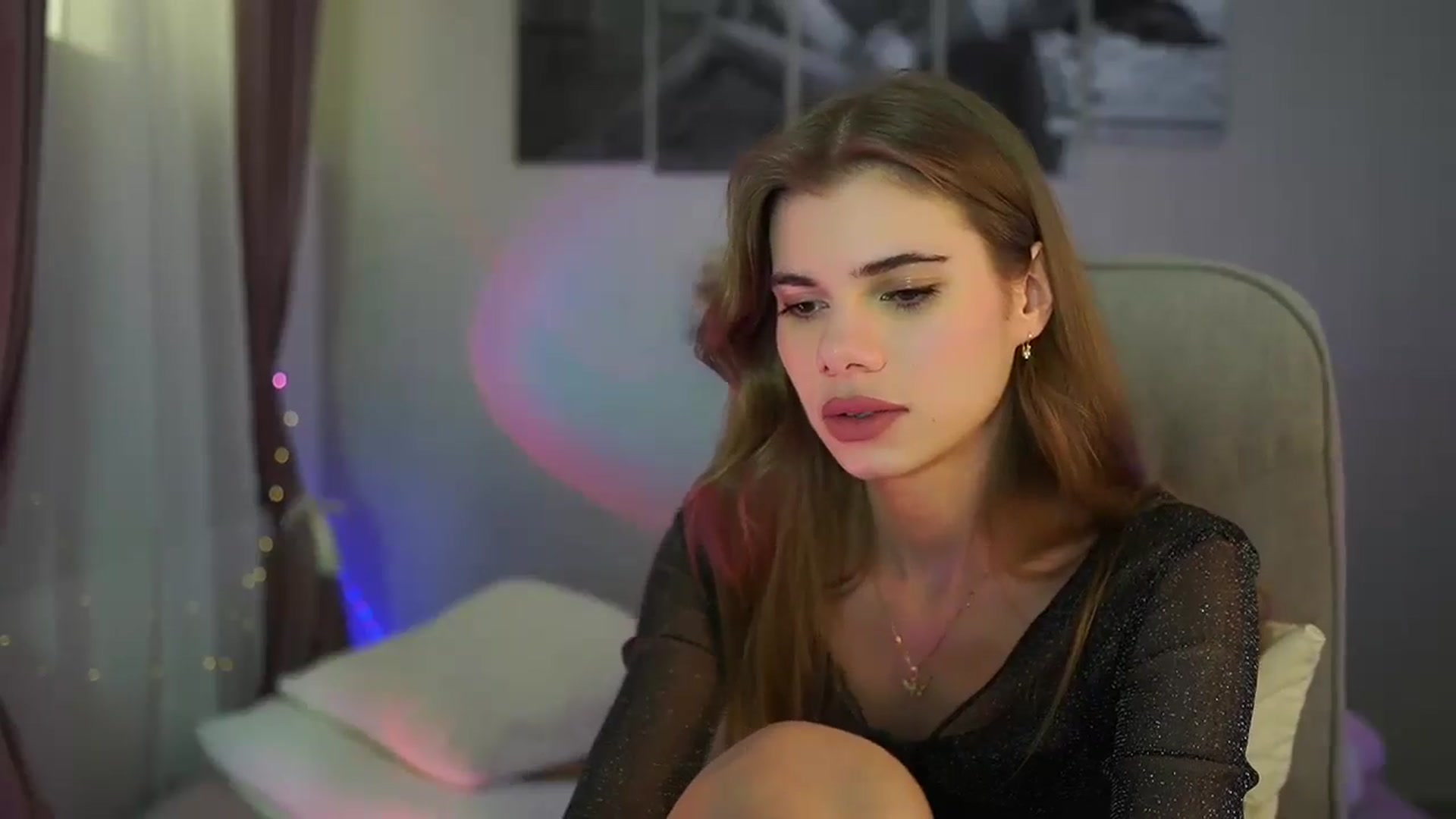 Gallery image thumbnail from RileyReid_18's myfreecams stream on, 06/13/2024, 15:36 image 3 of 20