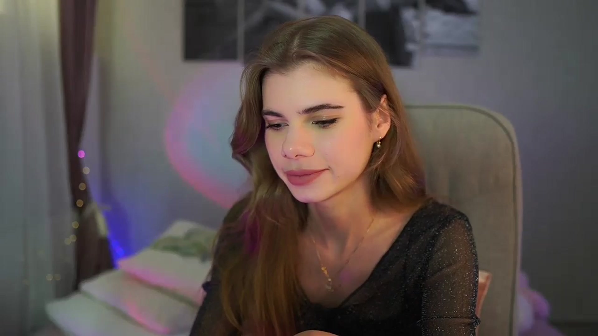 Gallery image thumbnail from RileyReid_18's myfreecams stream on, 06/13/2024, 15:36 image 16 of 20