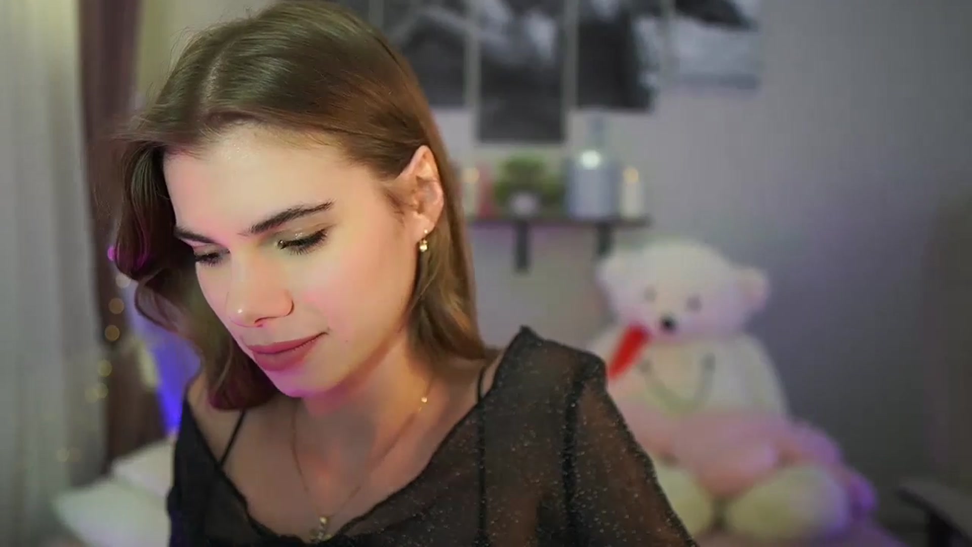 Gallery image thumbnail from RileyReid_18's myfreecams stream on, 06/13/2024, 16:37 image 8 of 20
