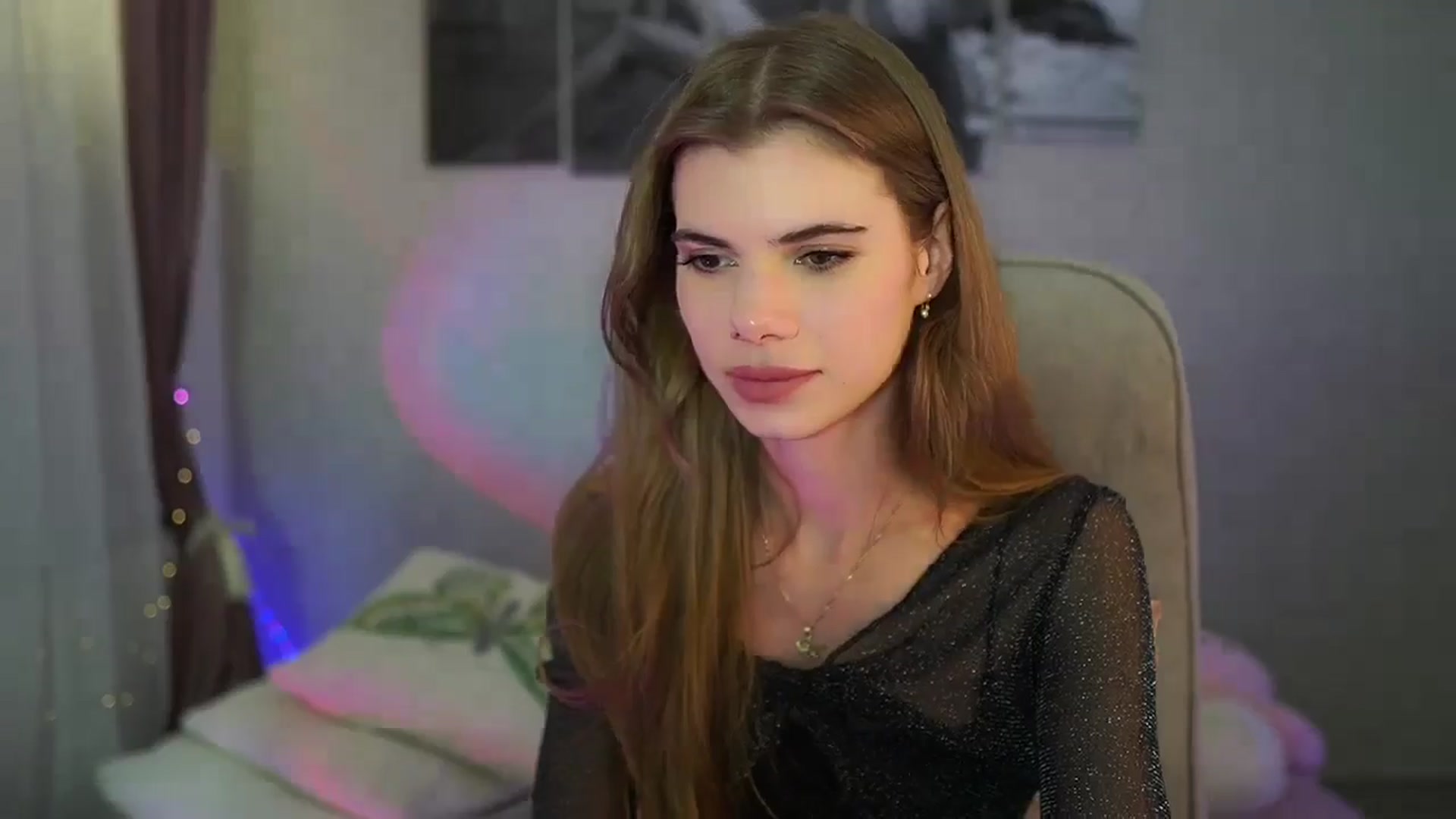 Gallery image thumbnail from RileyReid_18's myfreecams stream on, 06/13/2024, 16:37 image 4 of 20