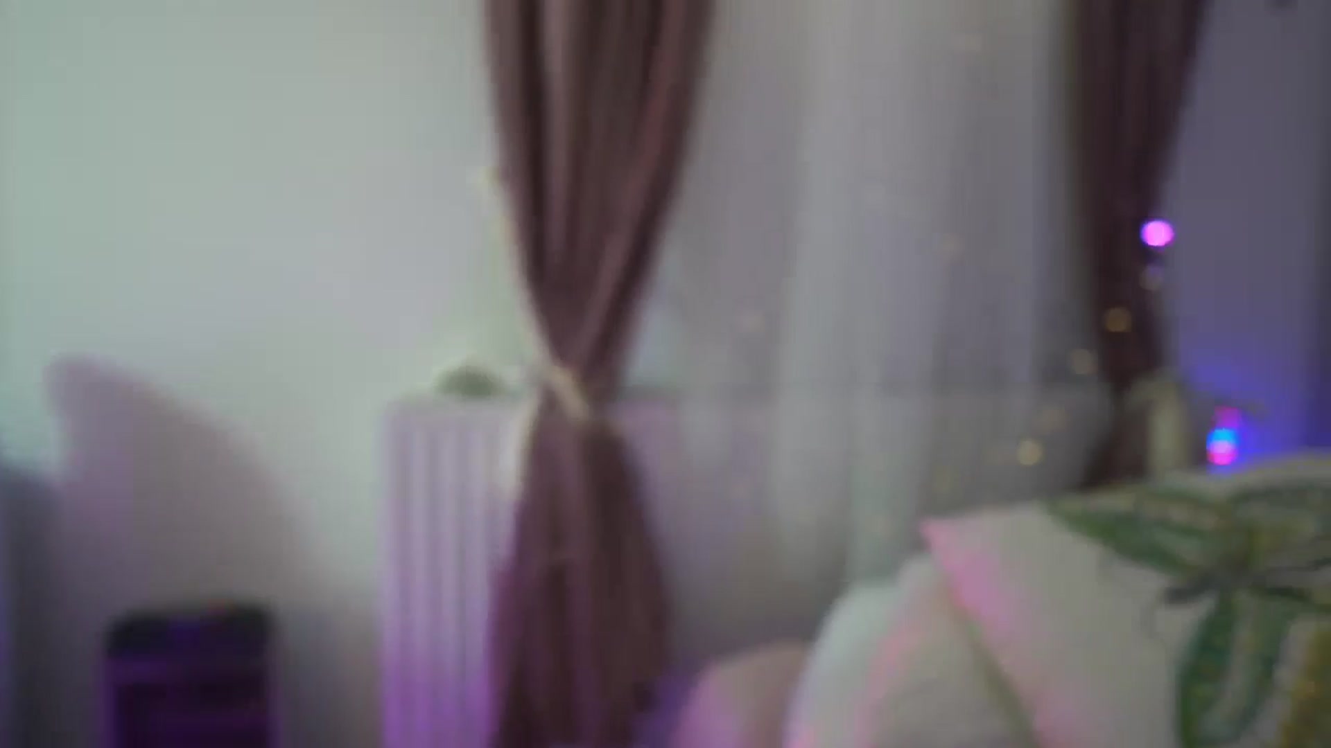 Gallery image thumbnail from RileyReid_18's myfreecams stream on, 06/13/2024, 16:37 image 10 of 20