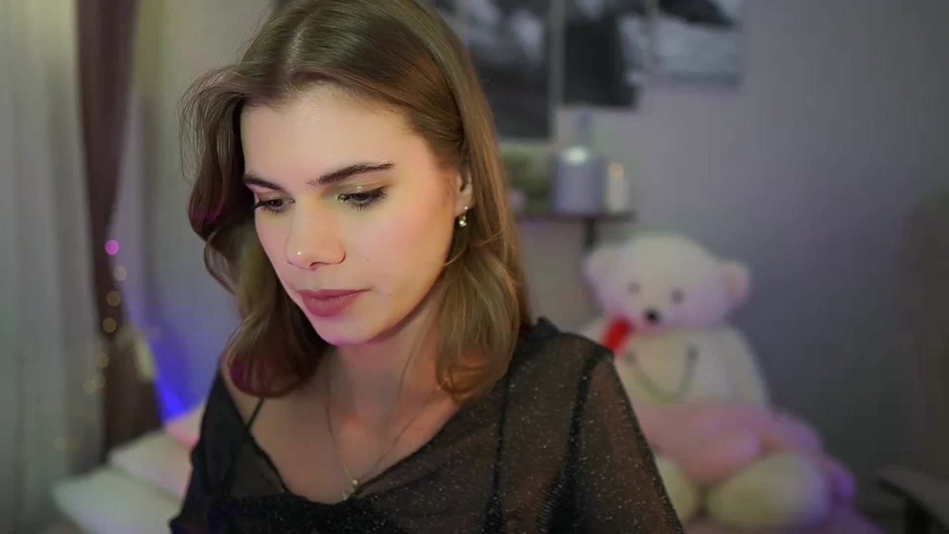 Gallery image thumbnail from RileyReid_18's myfreecams stream on, 06/13/2024, 16:37 image 9 of 20