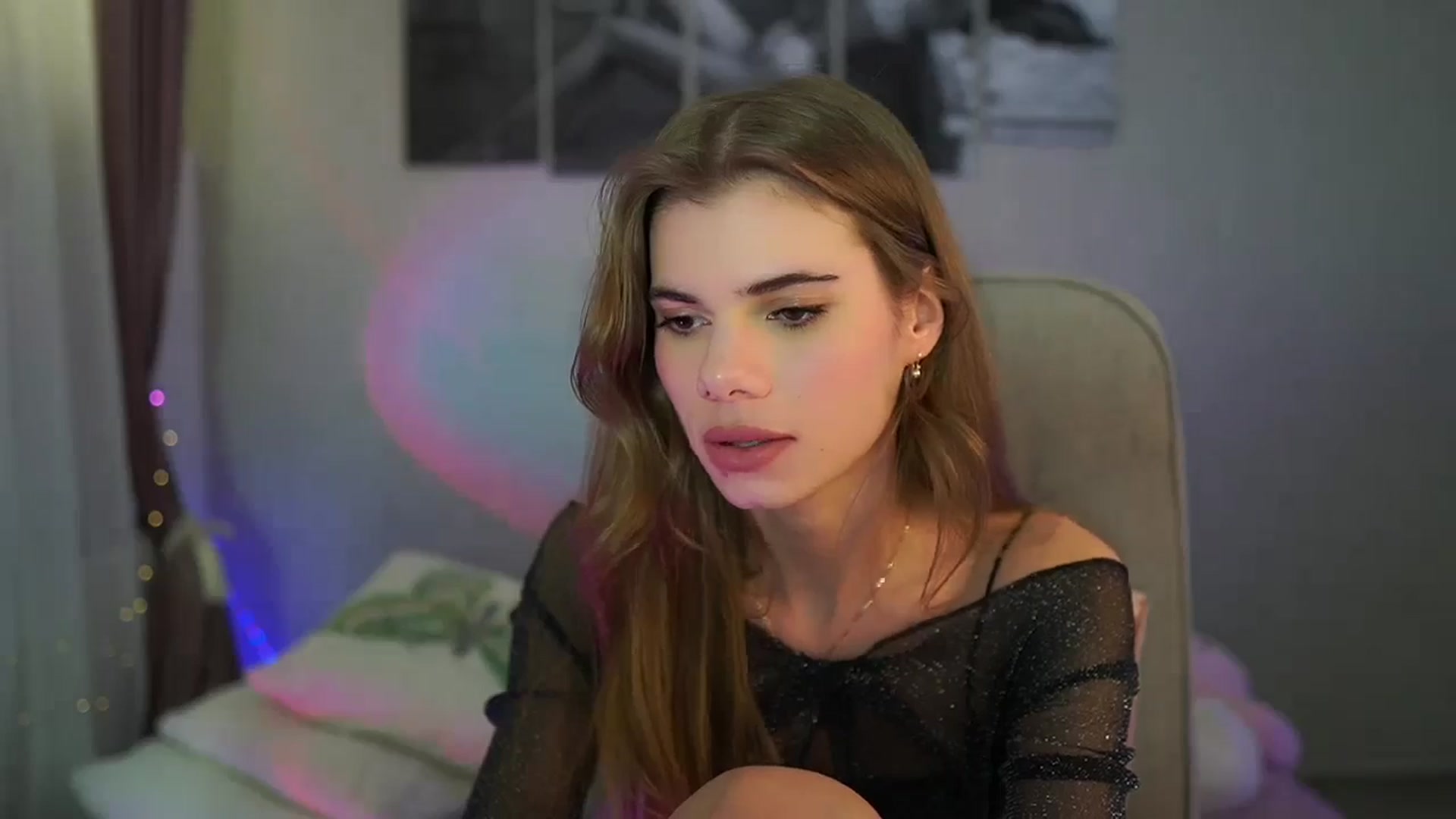 Gallery image thumbnail from RileyReid_18's myfreecams stream on, 06/13/2024, 16:37 image 2 of 20