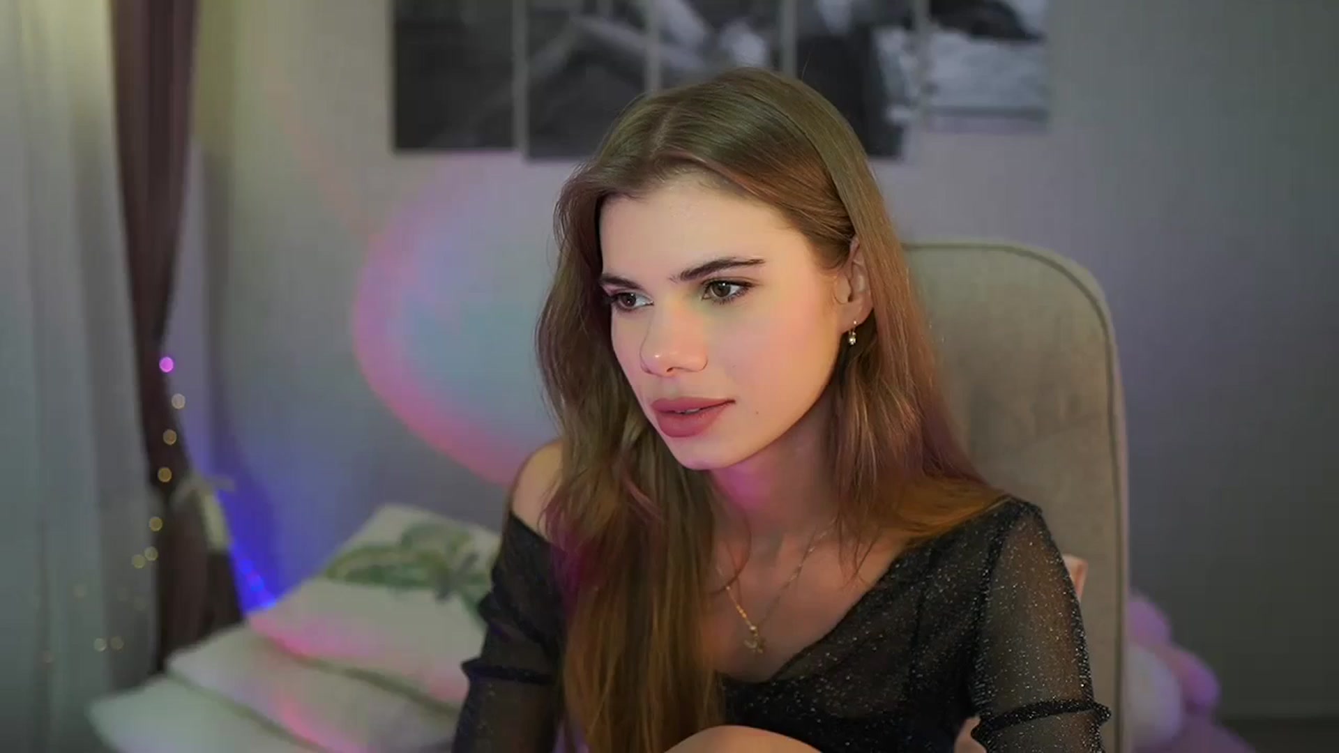 Gallery image thumbnail from RileyReid_18's myfreecams stream on, 06/13/2024, 16:37 image 5 of 20