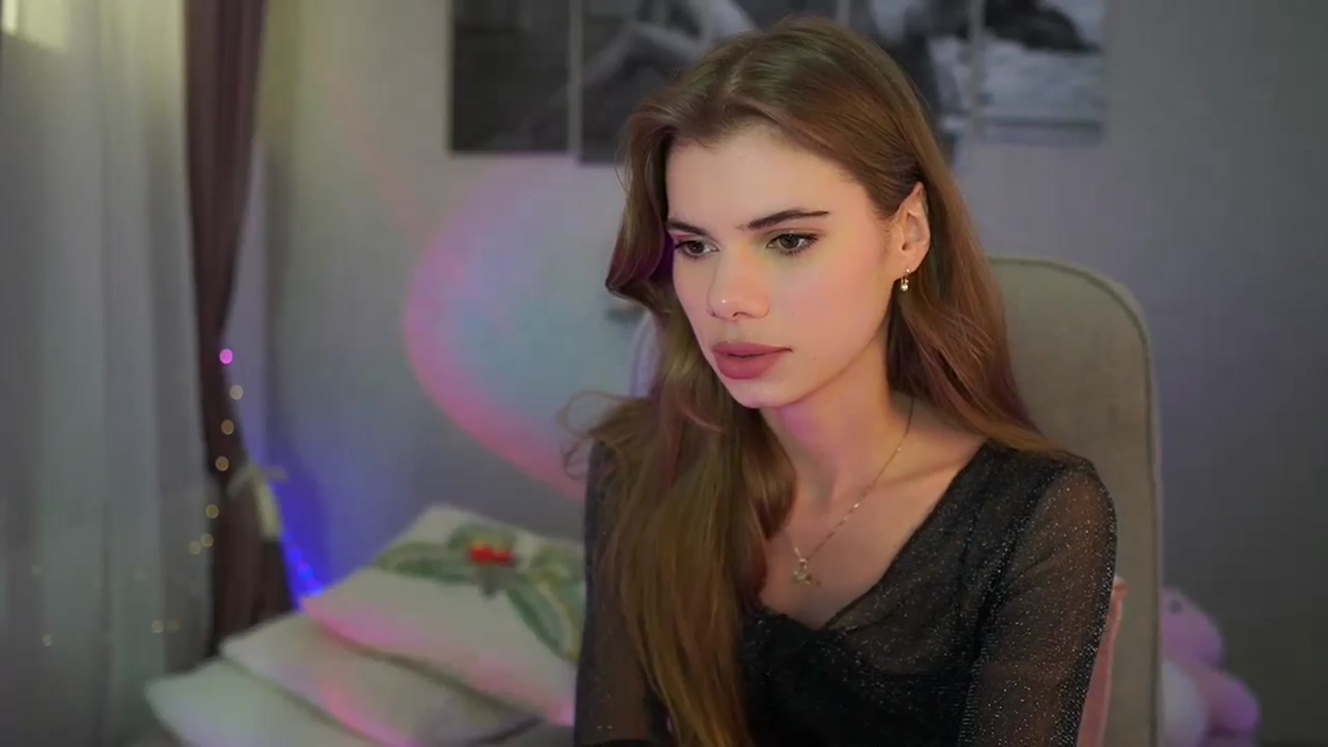 Gallery image thumbnail from RileyReid_18's myfreecams stream on, 06/13/2024, 17:08 image 7 of 20