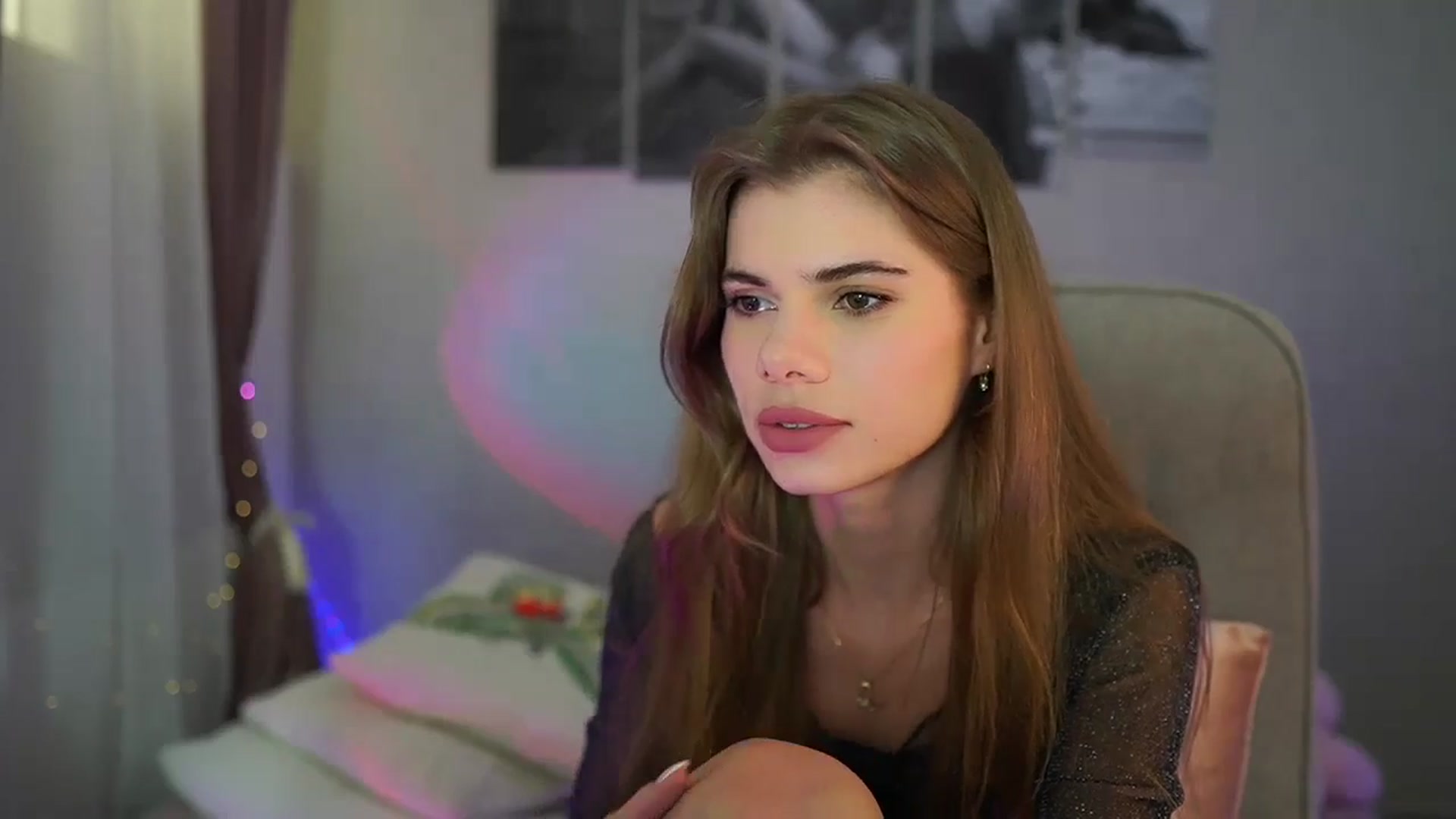 Gallery image thumbnail from RileyReid_18's myfreecams stream on, 06/13/2024, 17:08 image 2 of 20