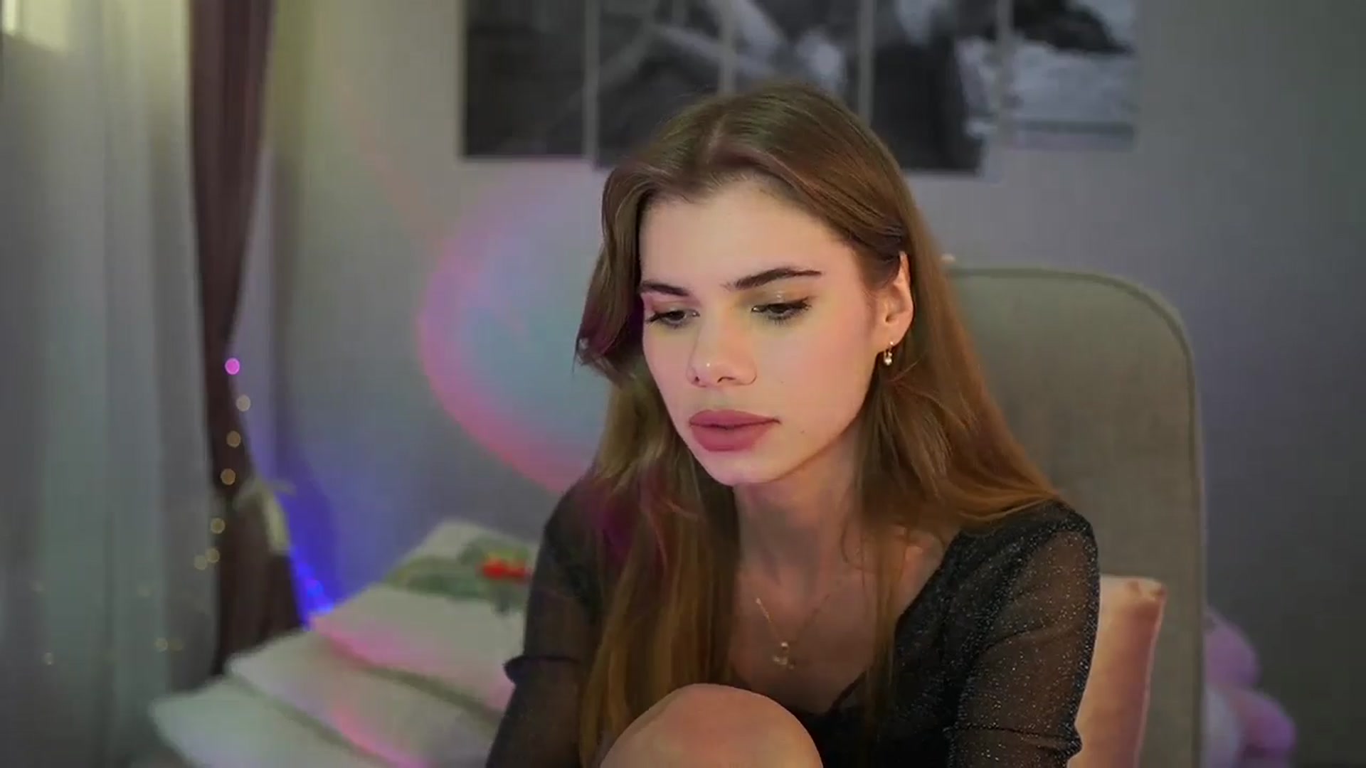 Gallery image thumbnail from RileyReid_18's myfreecams stream on, 06/13/2024, 17:08 image 5 of 20