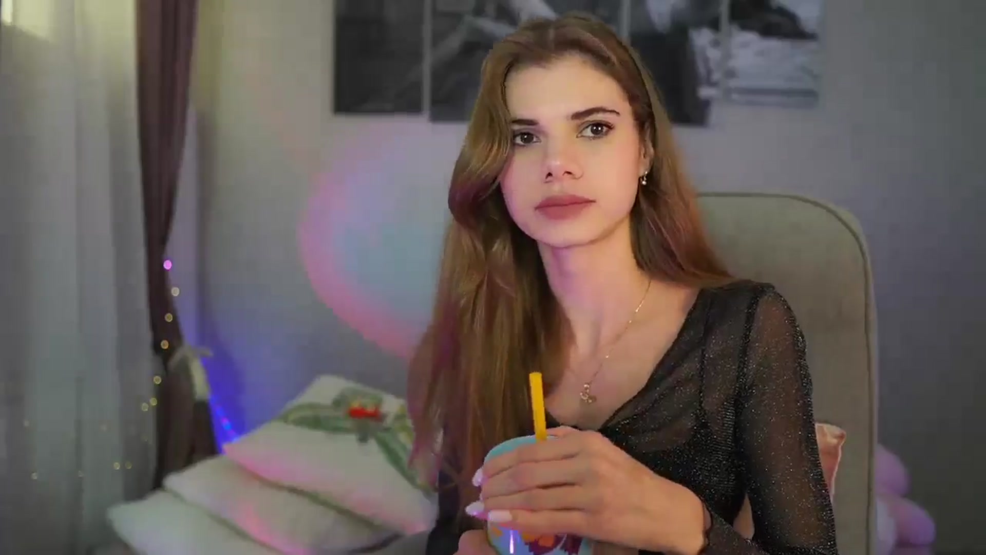 Gallery image thumbnail from RileyReid_18's myfreecams stream on, 06/13/2024, 17:08 image 8 of 20