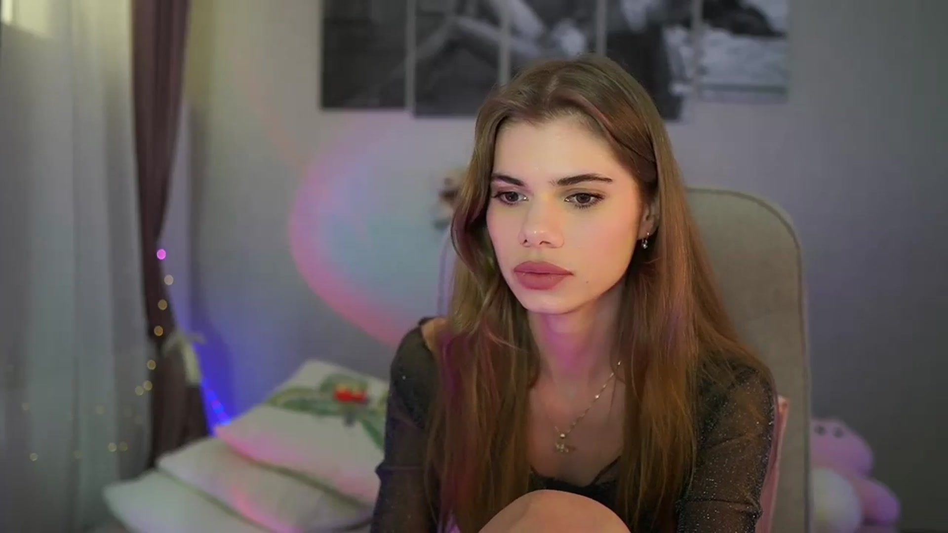 Gallery image thumbnail from RileyReid_18's myfreecams stream on, 06/13/2024, 17:08 image 3 of 20