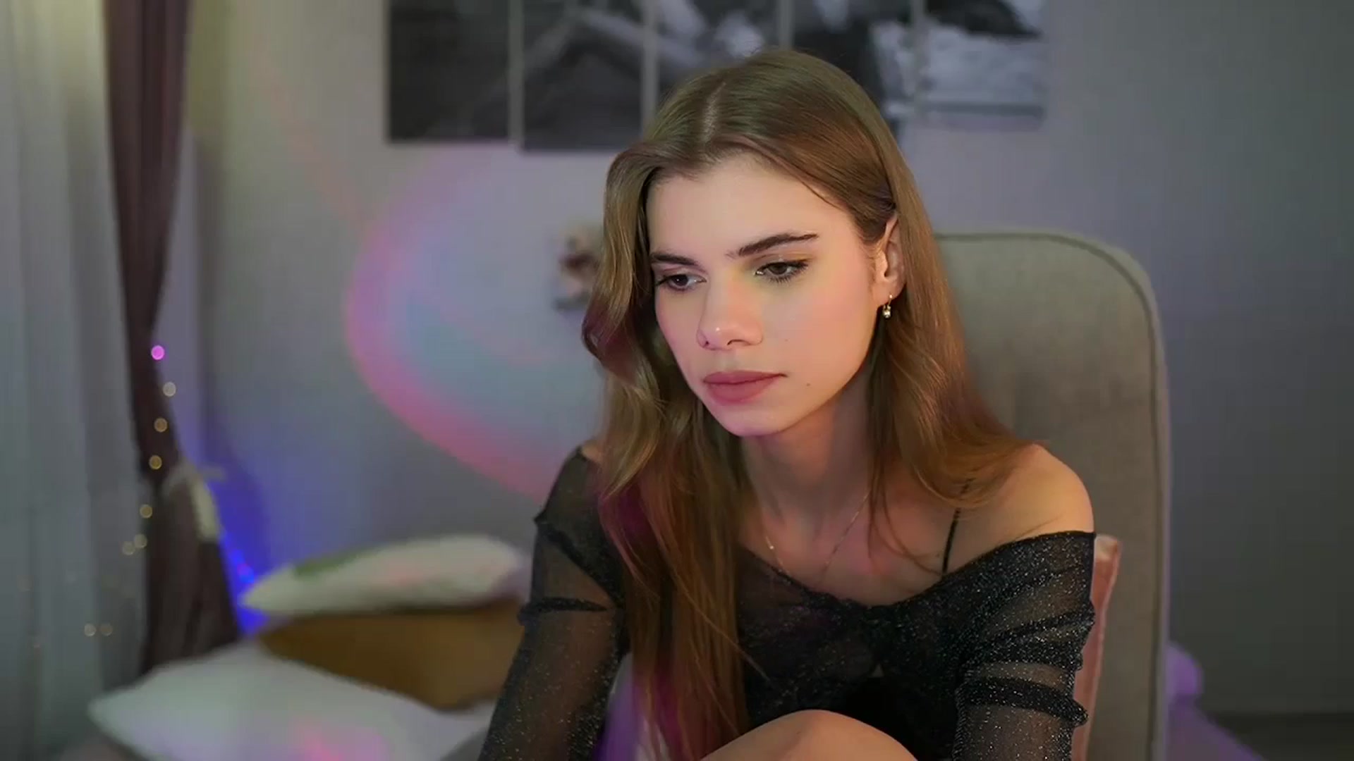 Gallery image thumbnail from RileyReid_18's myfreecams stream on, 06/13/2024, 18:02 image 2 of 20