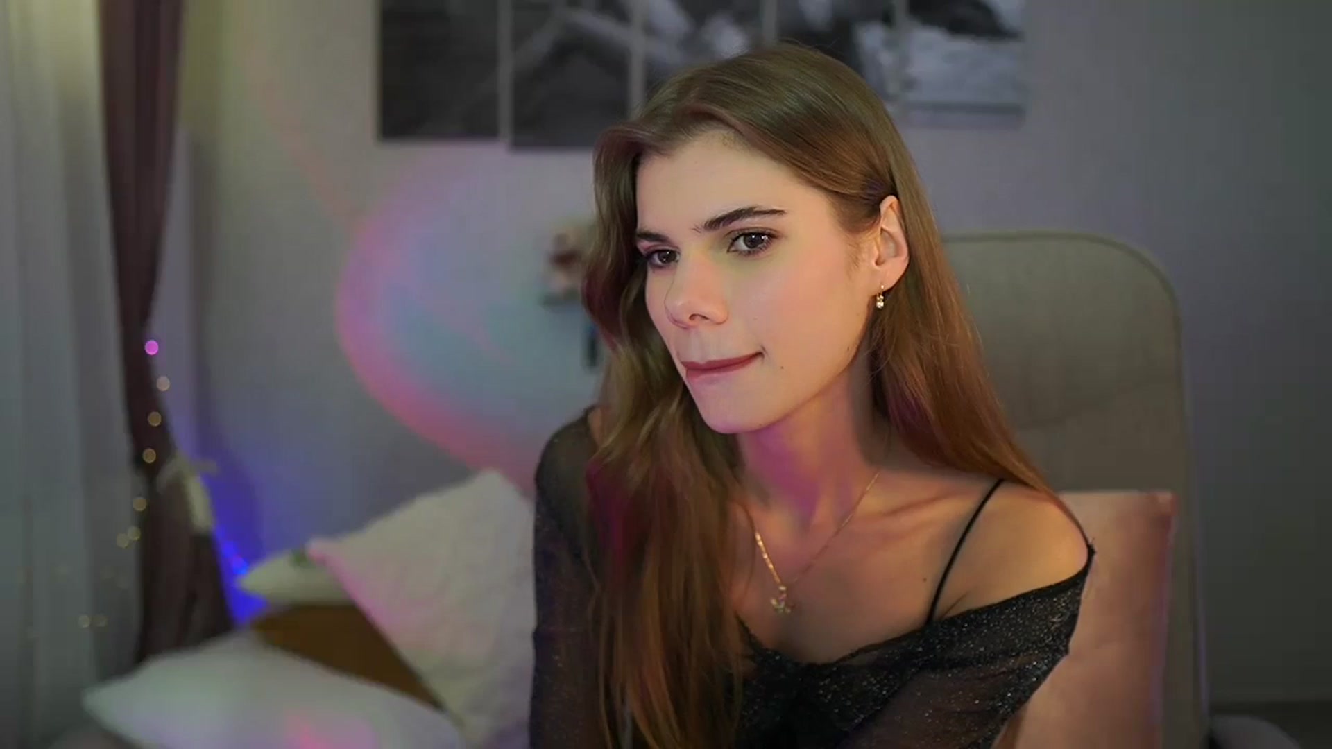 Gallery image thumbnail from RileyReid_18's myfreecams stream on, 06/13/2024, 18:02 image 12 of 20