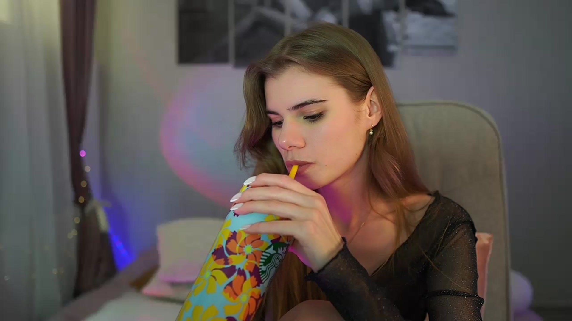 Gallery image thumbnail from RileyReid_18's myfreecams stream on, 06/13/2024, 18:46 image 2 of 20