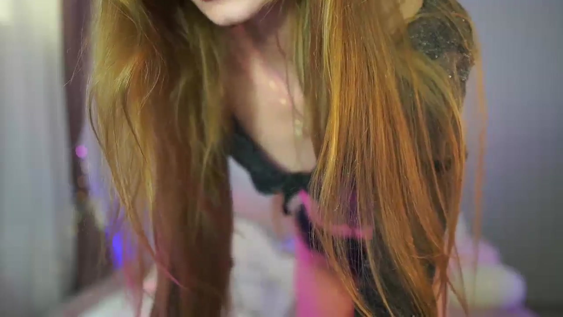 Gallery image thumbnail from RileyReid_18's myfreecams stream on, 06/13/2024, 18:46 image 13 of 20