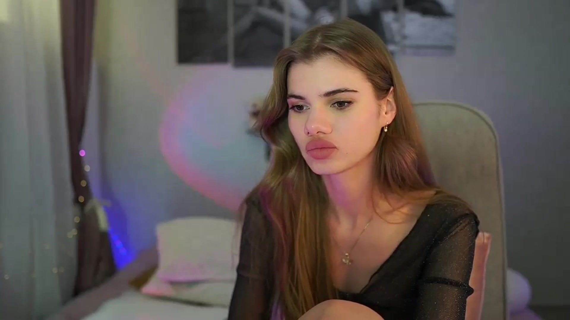 Gallery image thumbnail from RileyReid_18's myfreecams stream on, 06/13/2024, 18:46 image 4 of 20