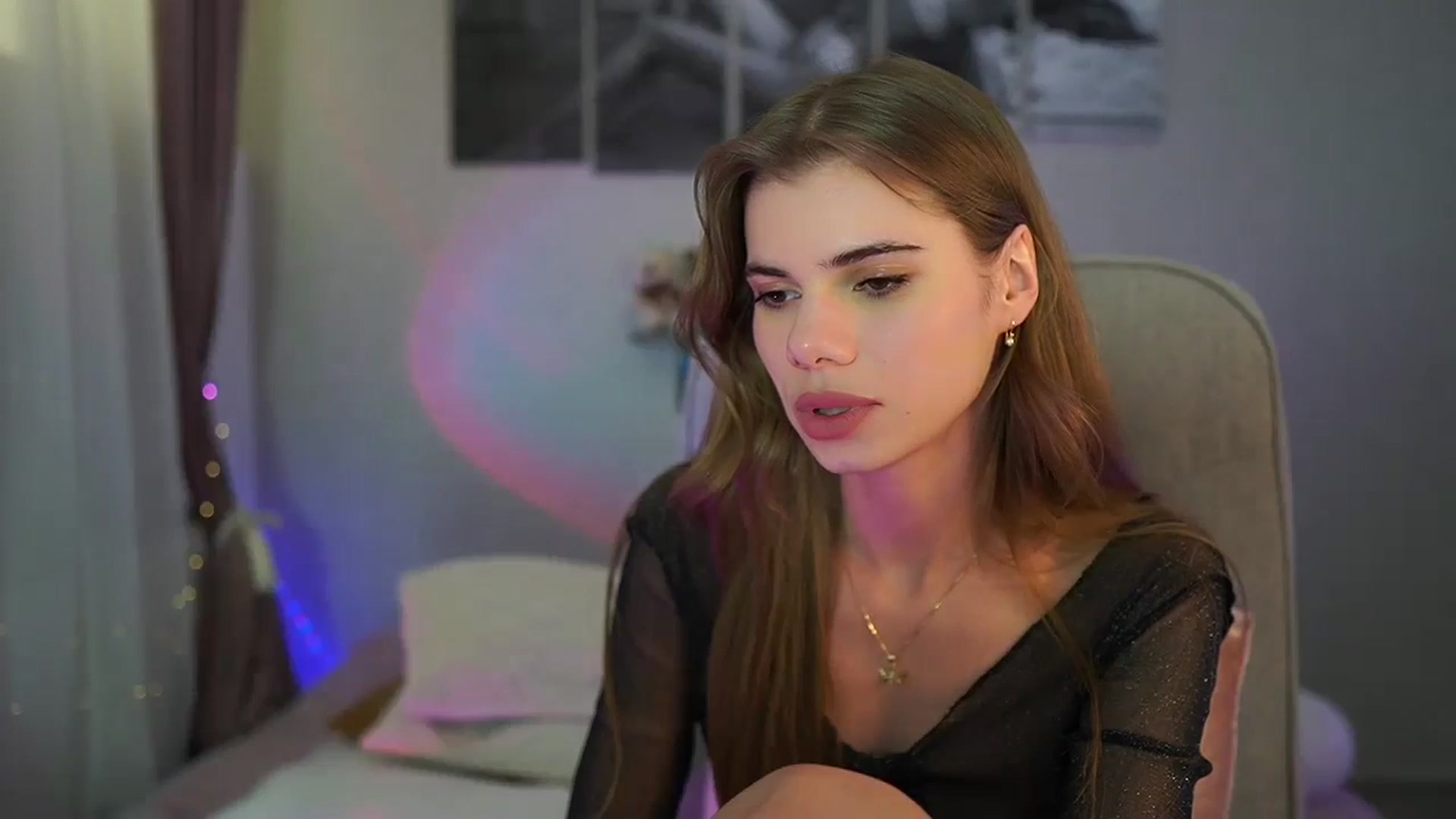 Gallery image thumbnail from RileyReid_18's myfreecams stream on, 06/13/2024, 18:46 image 6 of 20