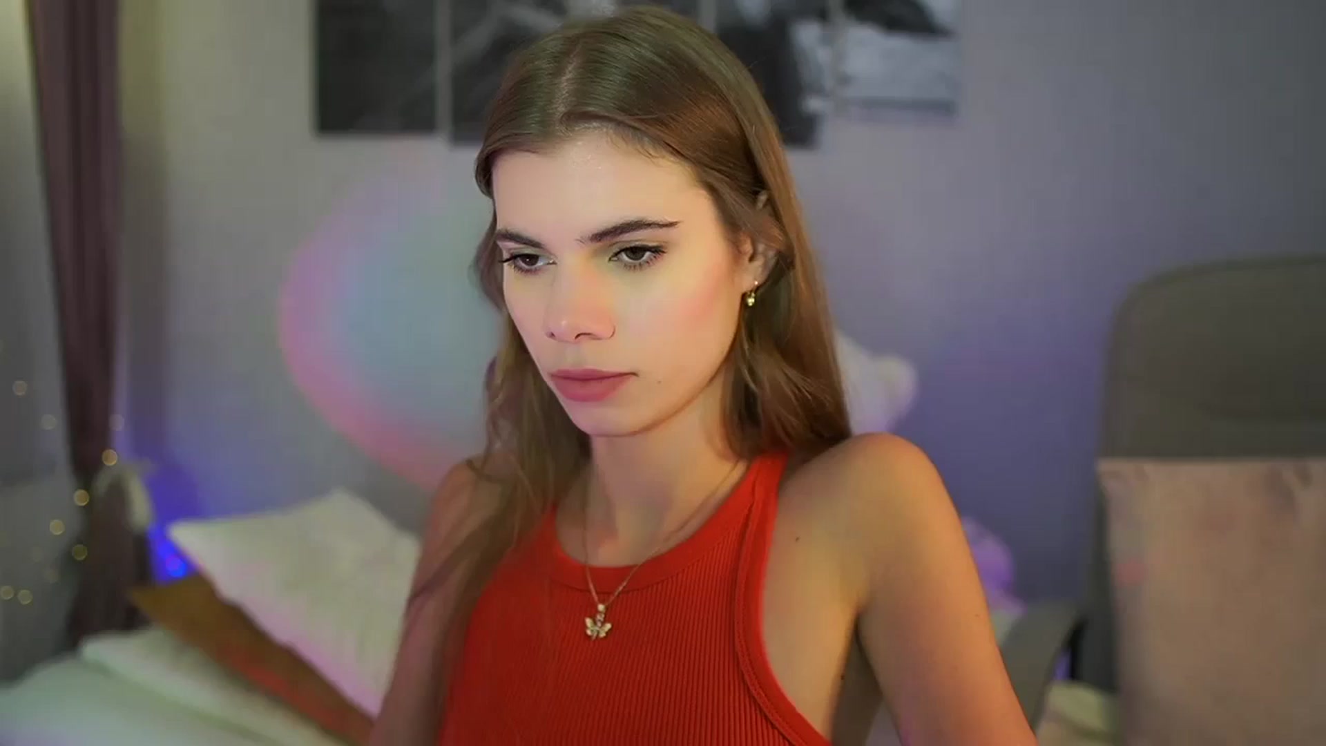 Gallery image thumbnail from RileyReid_18's myfreecams stream on, 06/19/2024, 21:33 image 8 of 20