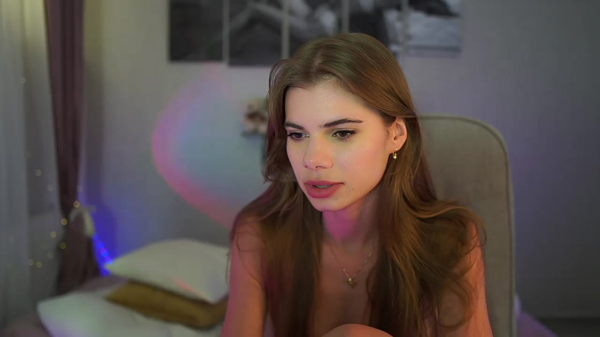 Gallery image thumbnail from RileyReid_18's myfreecams stream on, 06/19/2024, 22:12 image 2 of 20