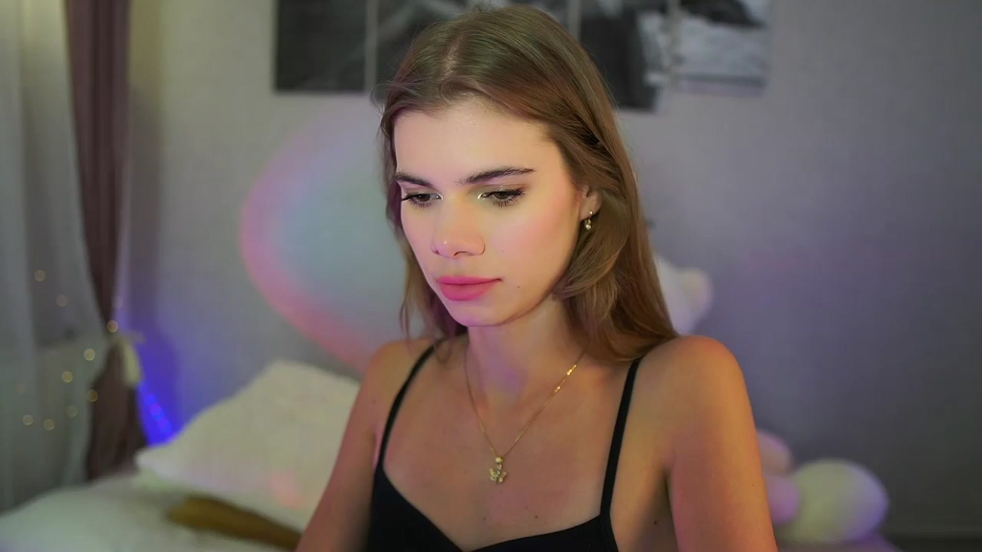 Gallery image thumbnail from RileyReid_18's myfreecams stream on, 06/20/2024, 17:32 image 10 of 20