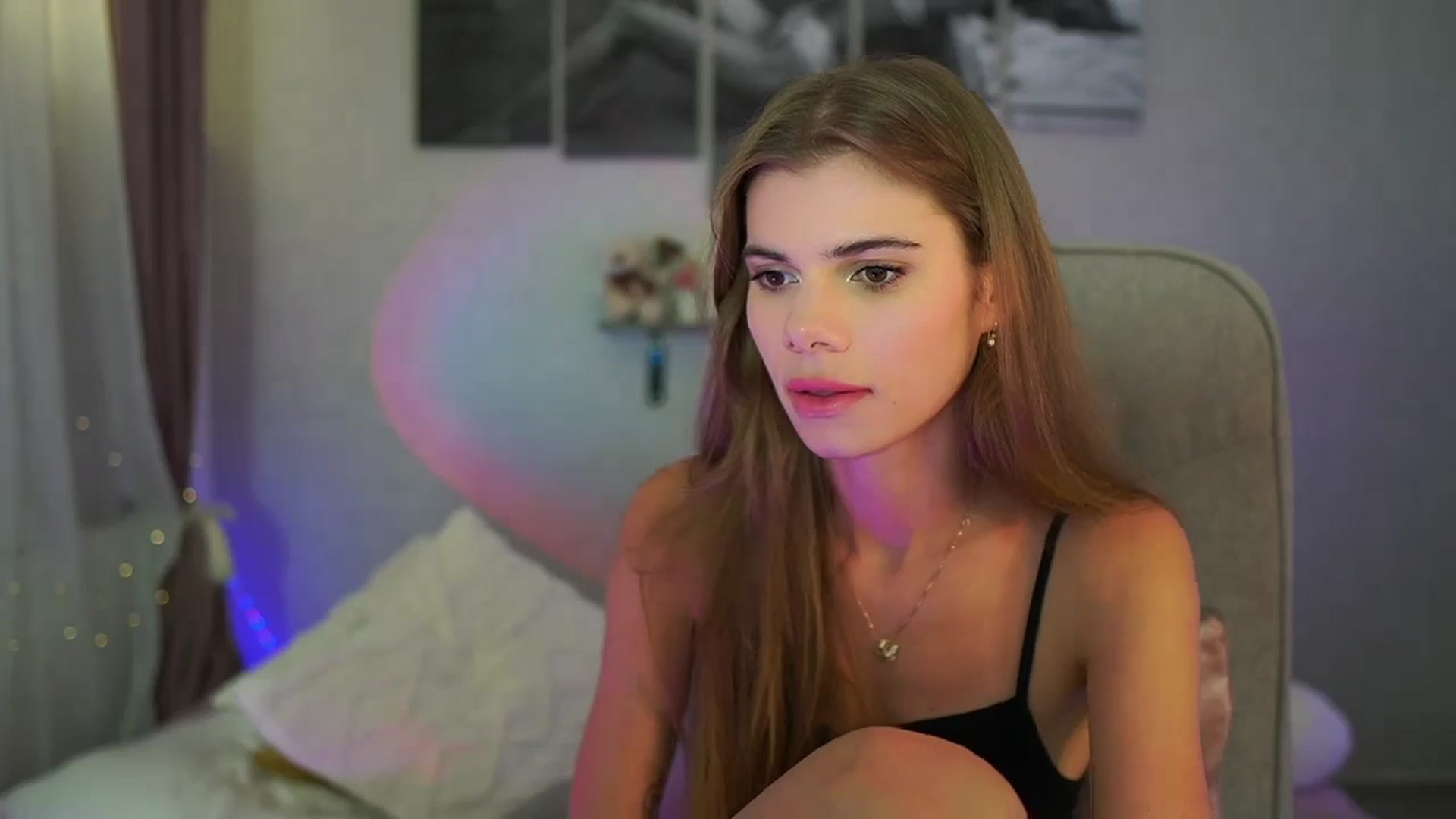 Gallery image thumbnail from RileyReid_18's myfreecams stream on, 06/20/2024, 17:32 image 14 of 20