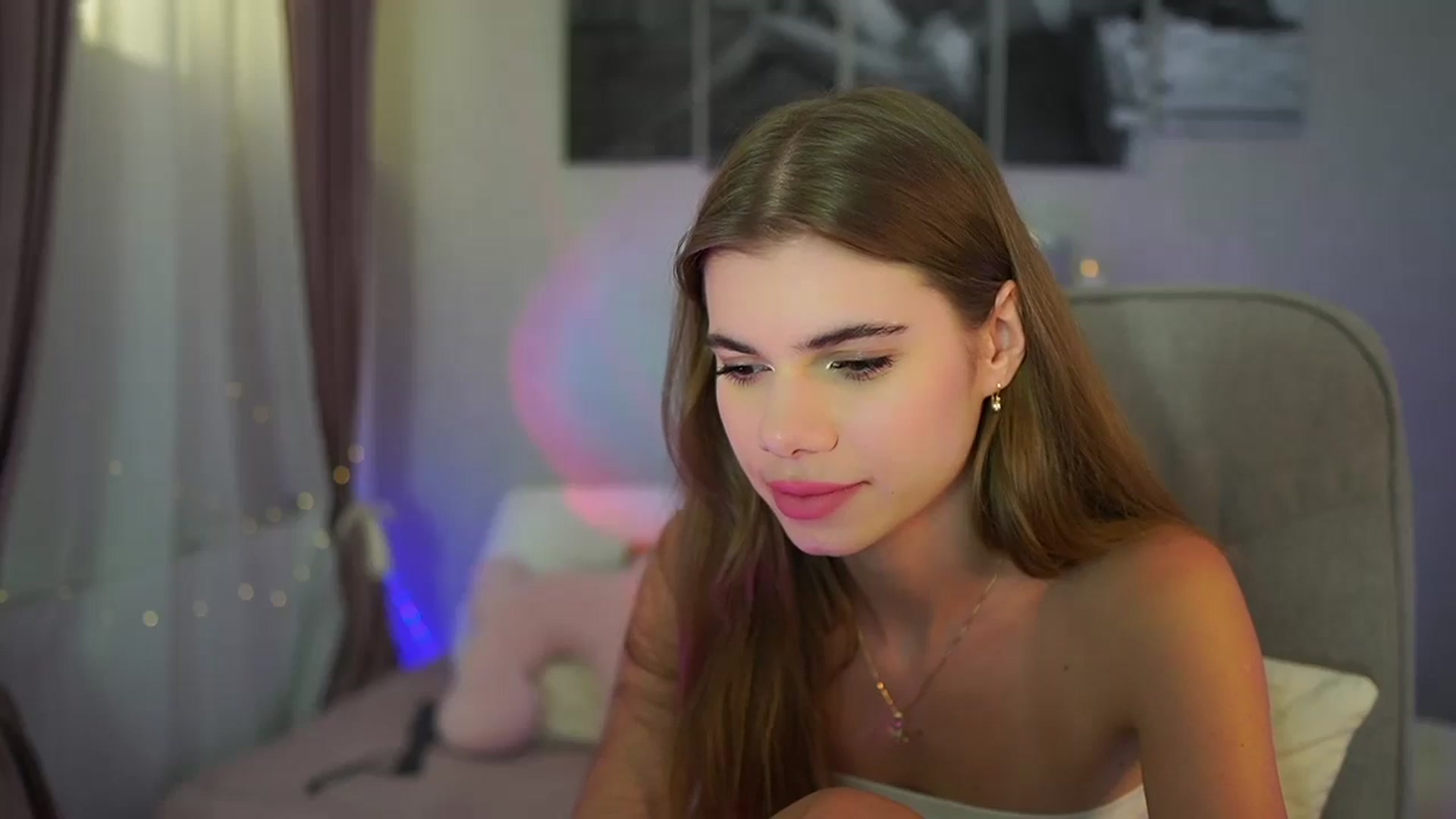 Gallery image thumbnail from RileyReid_18's myfreecams stream on, 06/22/2024, 15:05 image 4 of 20