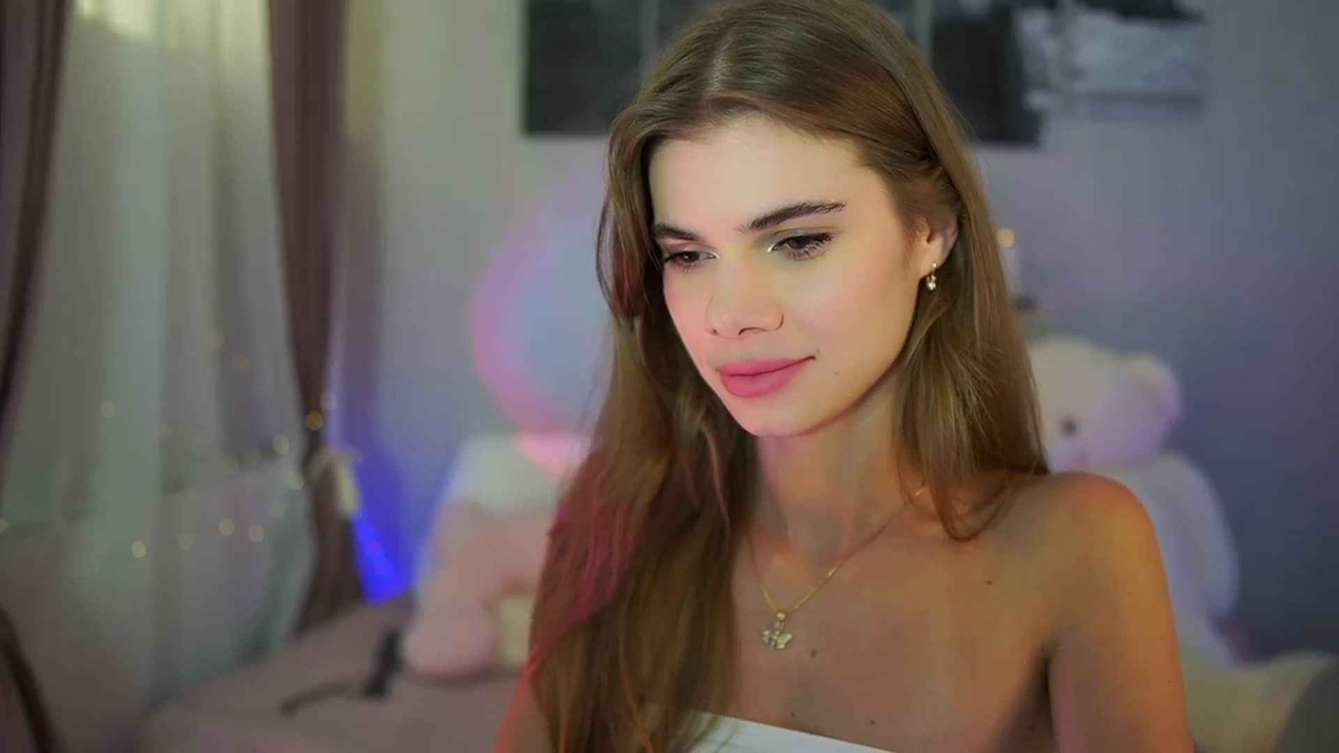 Gallery image thumbnail from RileyReid_18's myfreecams stream on, 06/22/2024, 15:05 image 7 of 20