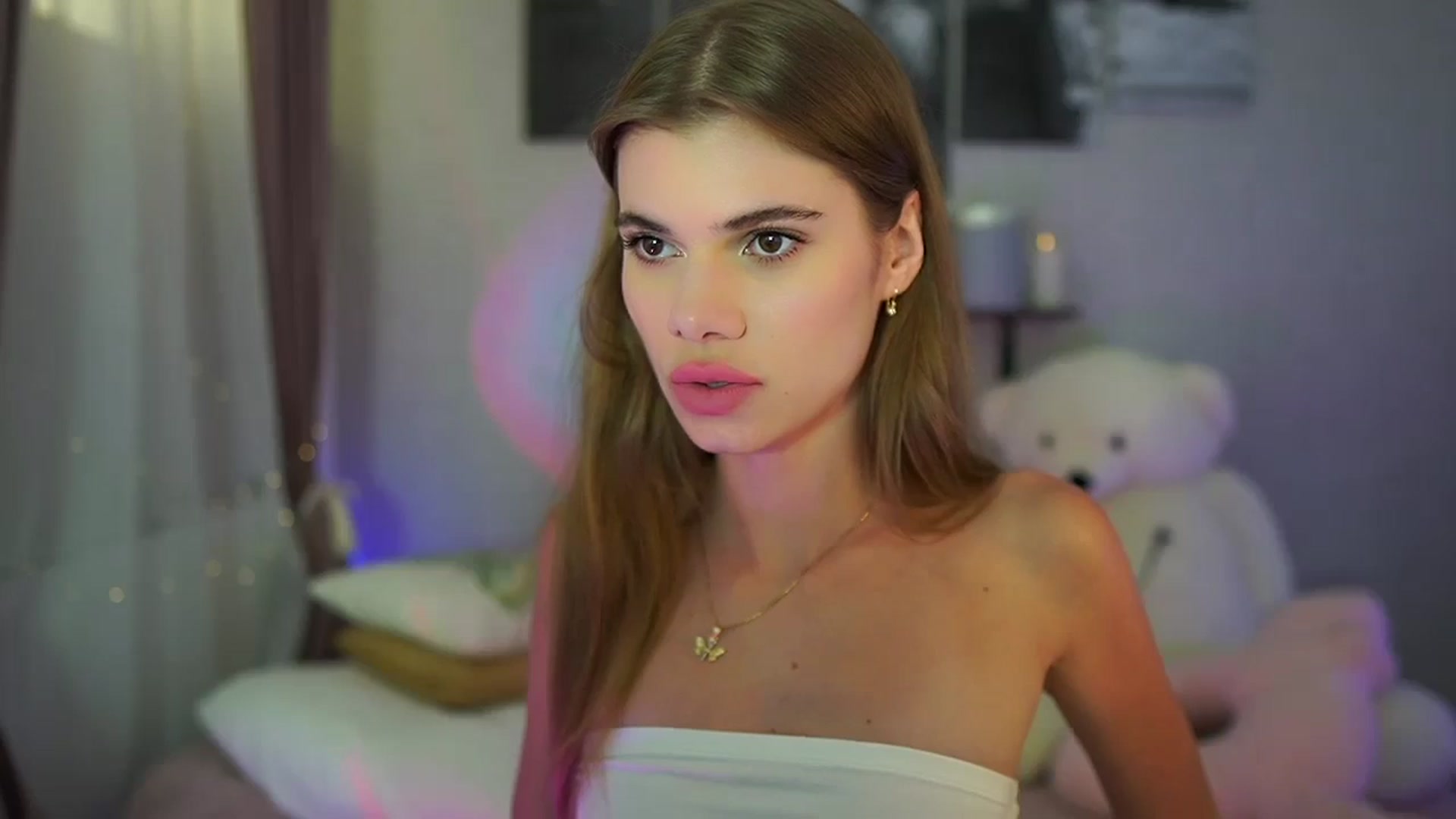 Gallery image thumbnail from RileyReid_18's myfreecams stream on, 06/22/2024, 16:41 image 13 of 20
