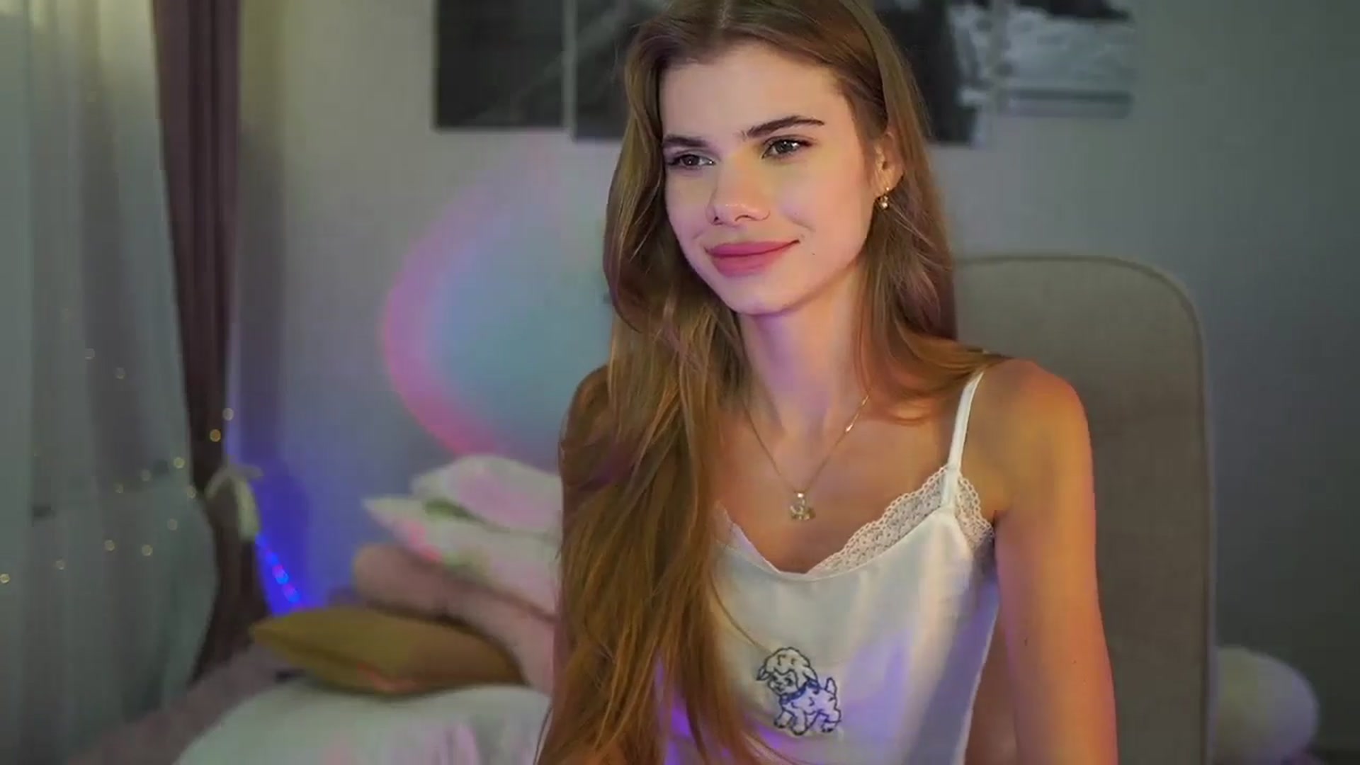 Gallery image thumbnail from RileyReid_18's myfreecams stream on, 06/23/2024, 21:14 image 16 of 20