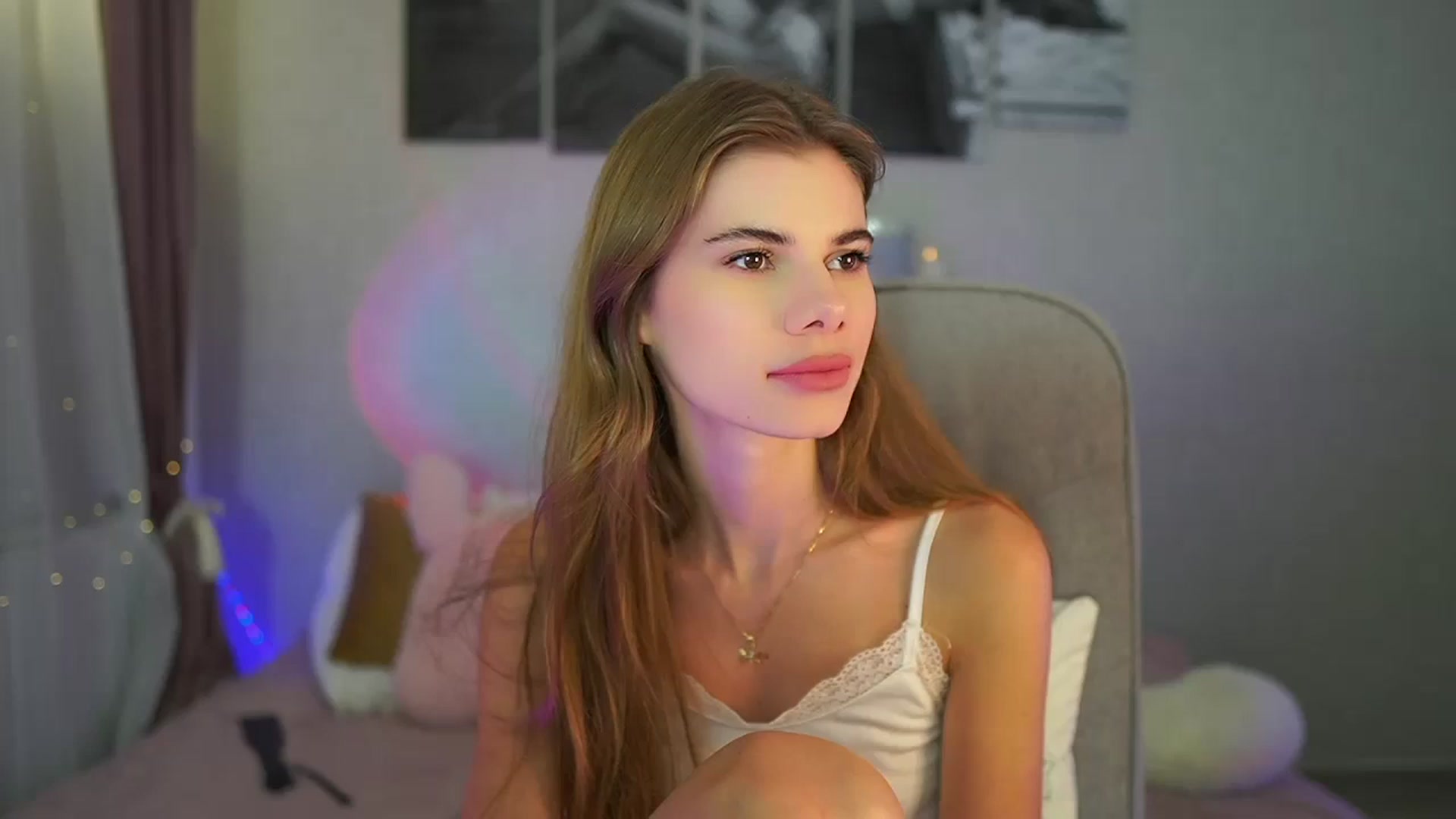 Gallery image thumbnail from RileyReid_18's myfreecams stream on, 06/23/2024, 21:14 image 1 of 20