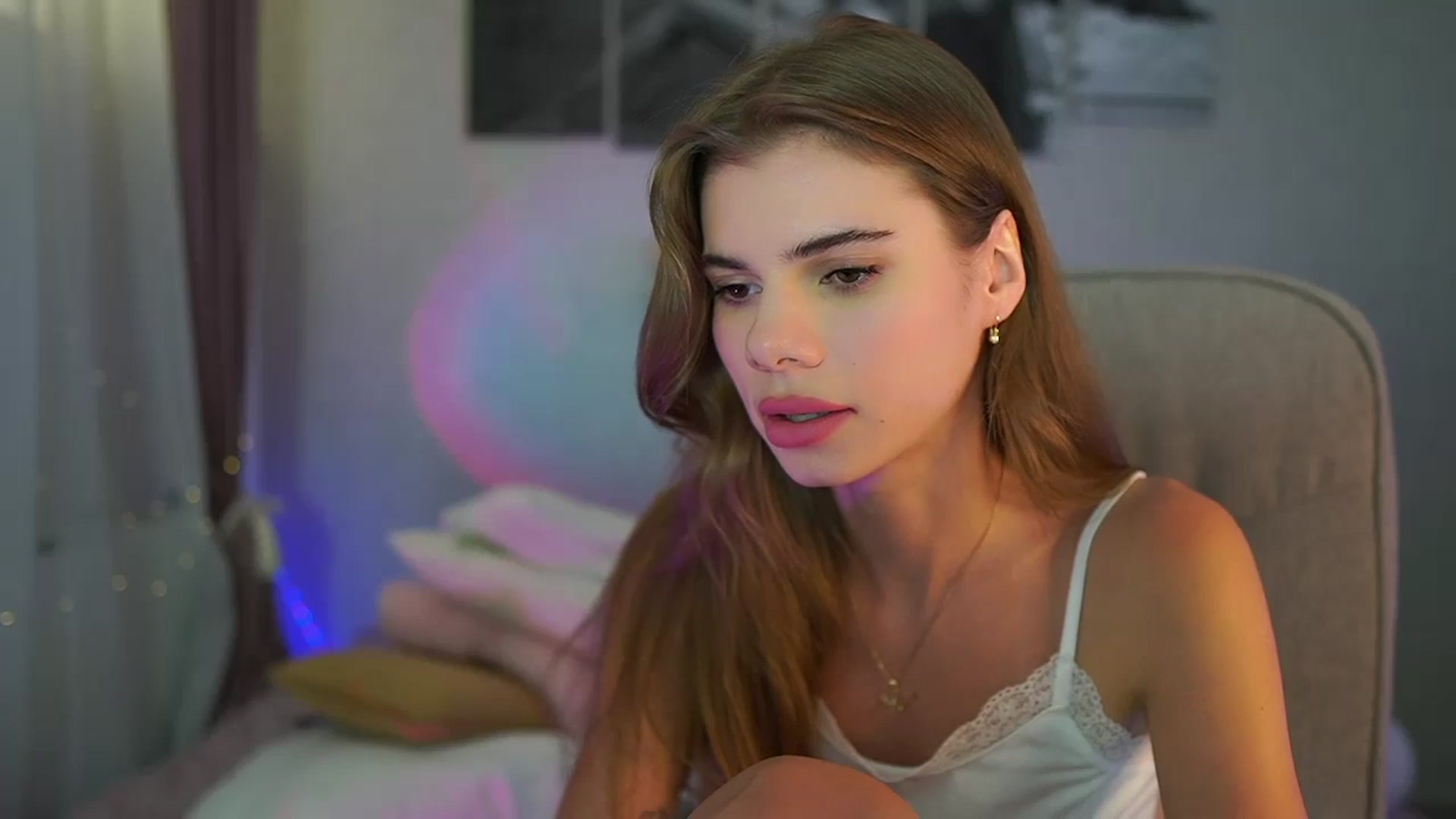 Gallery image thumbnail from RileyReid_18's myfreecams stream on, 06/23/2024, 21:14 image 10 of 20