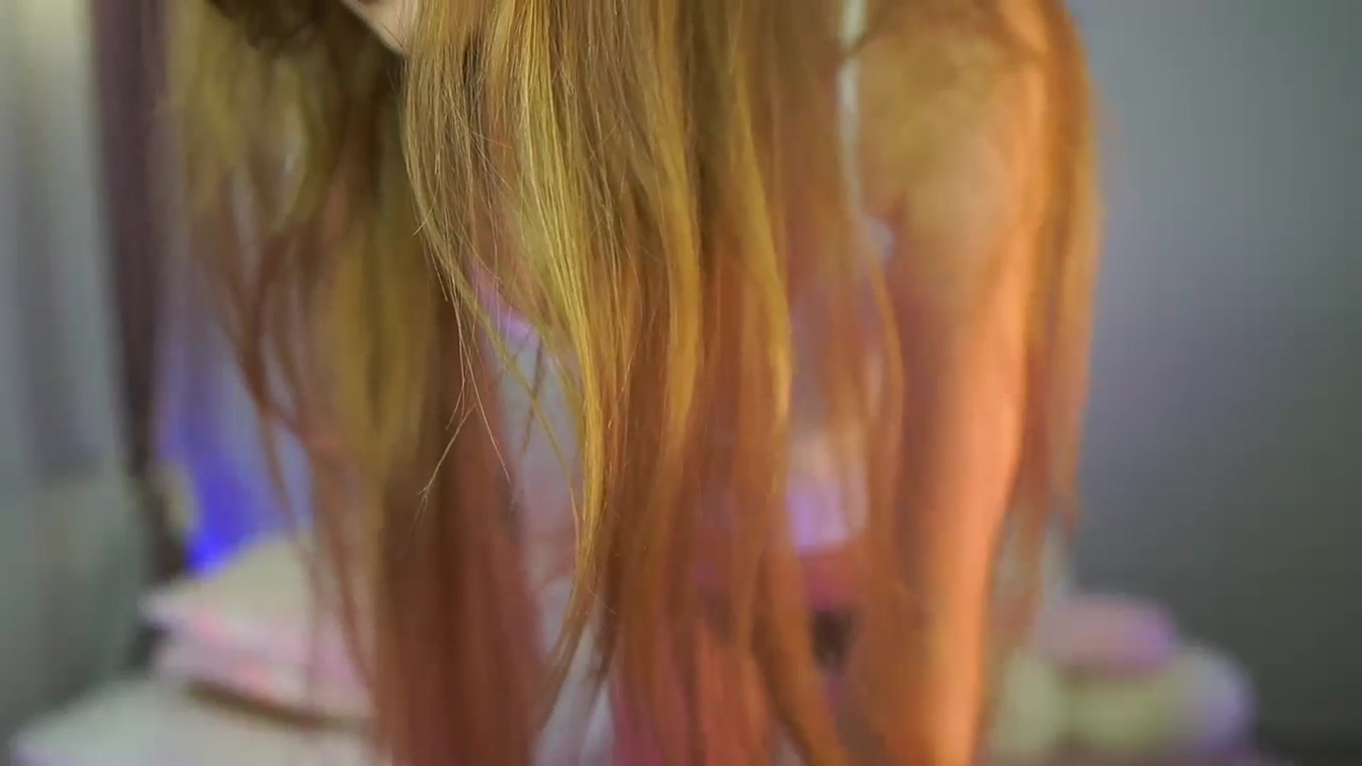 Gallery image thumbnail from RileyReid_18's myfreecams stream on, 06/23/2024, 21:43 image 12 of 20