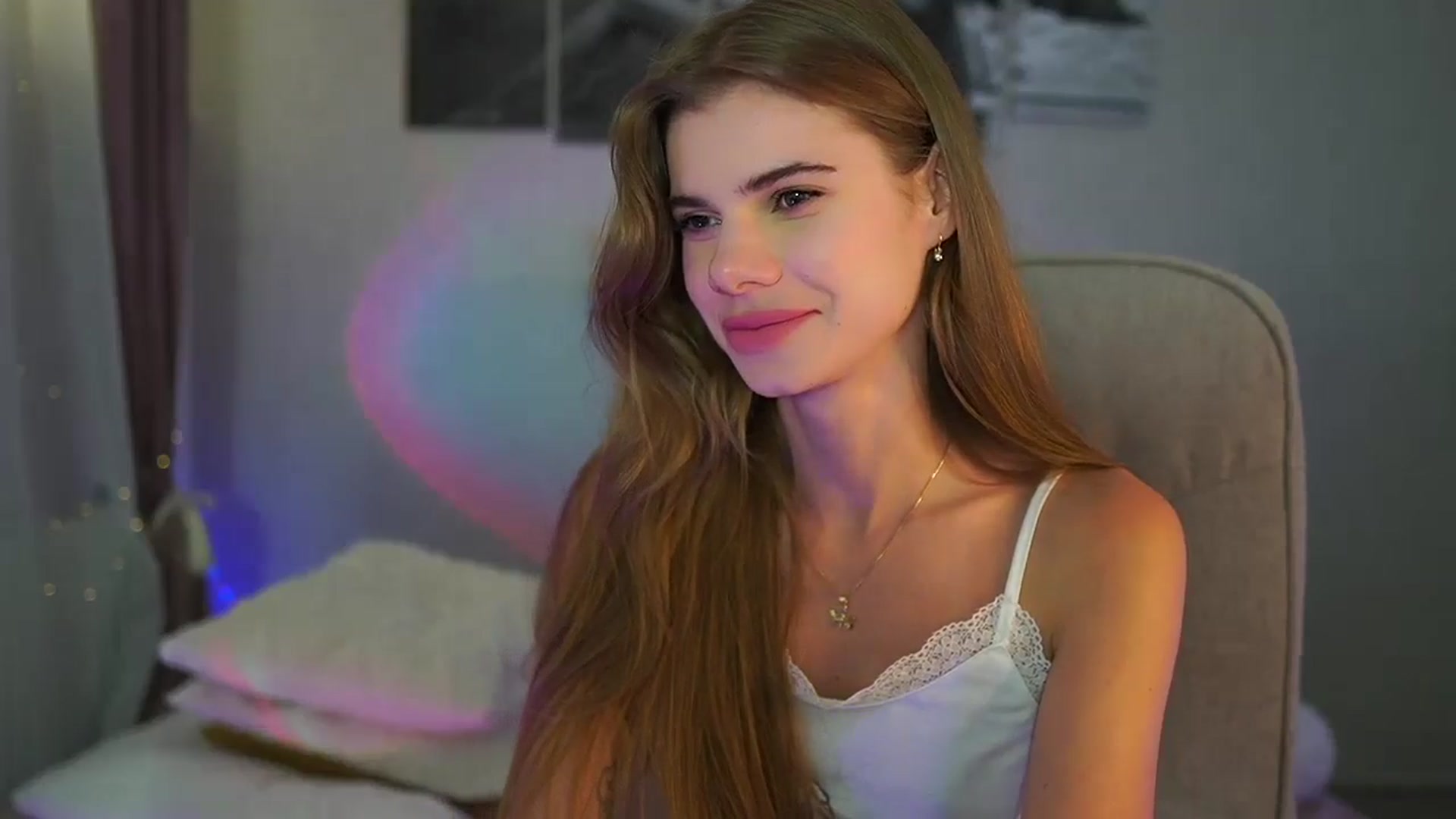 Gallery image thumbnail from RileyReid_18's myfreecams stream on, 06/23/2024, 21:43 image 3 of 20