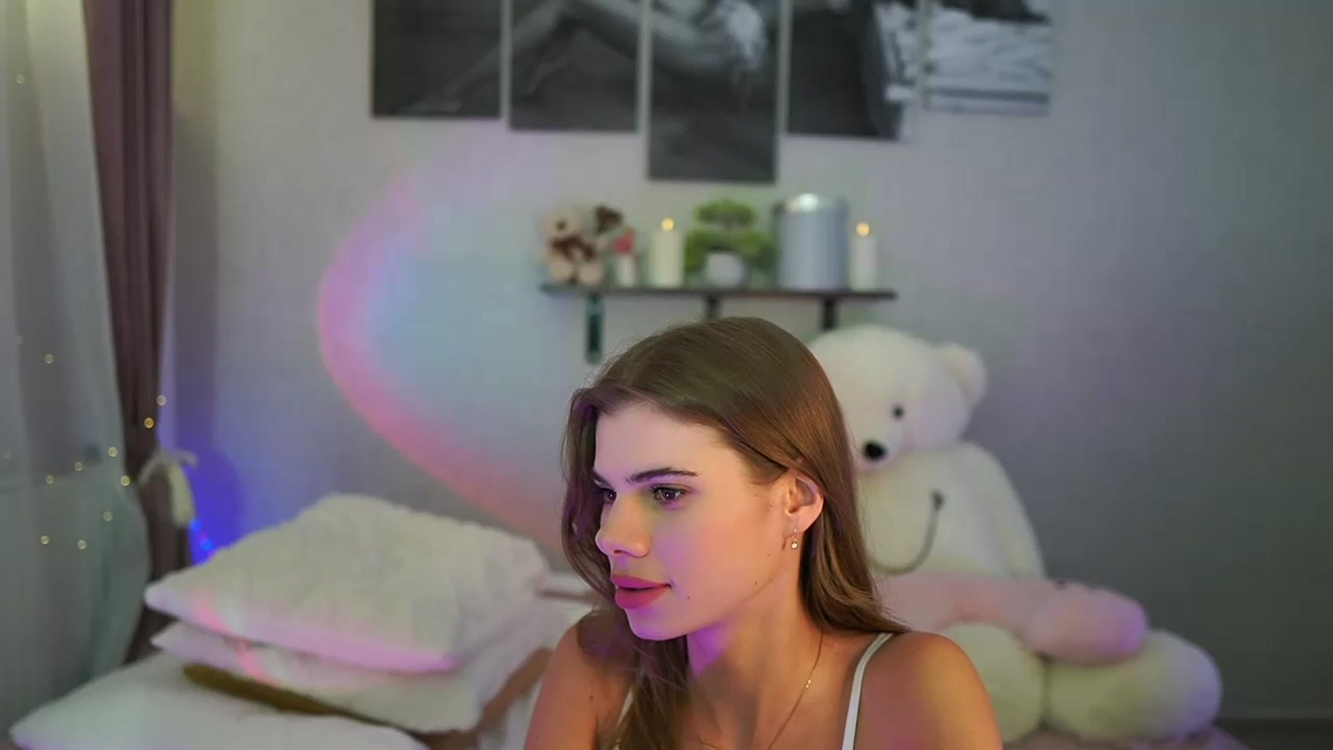 Gallery image thumbnail from RileyReid_18's myfreecams stream on, 06/23/2024, 21:43 image 11 of 20