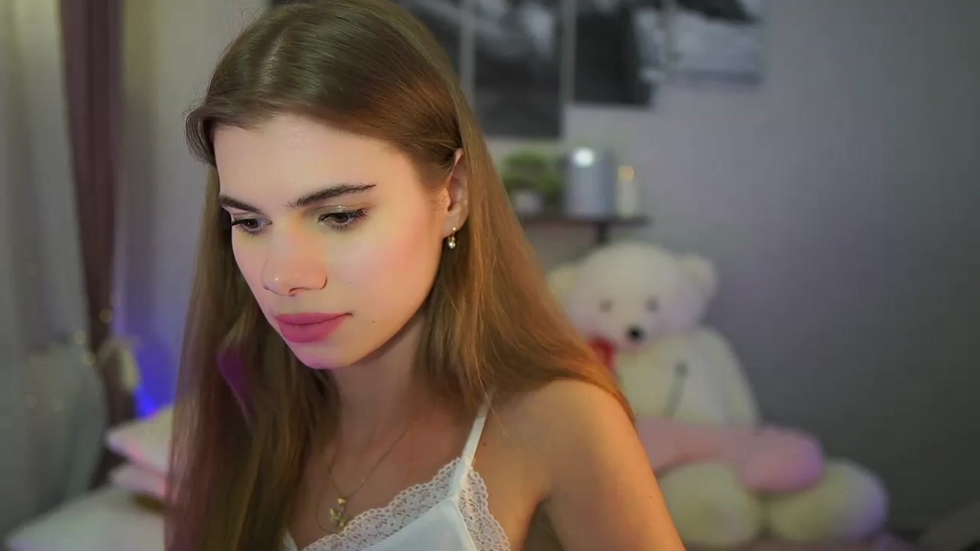 Gallery image thumbnail from RileyReid_18's myfreecams stream on, 06/23/2024, 22:24 image 5 of 20