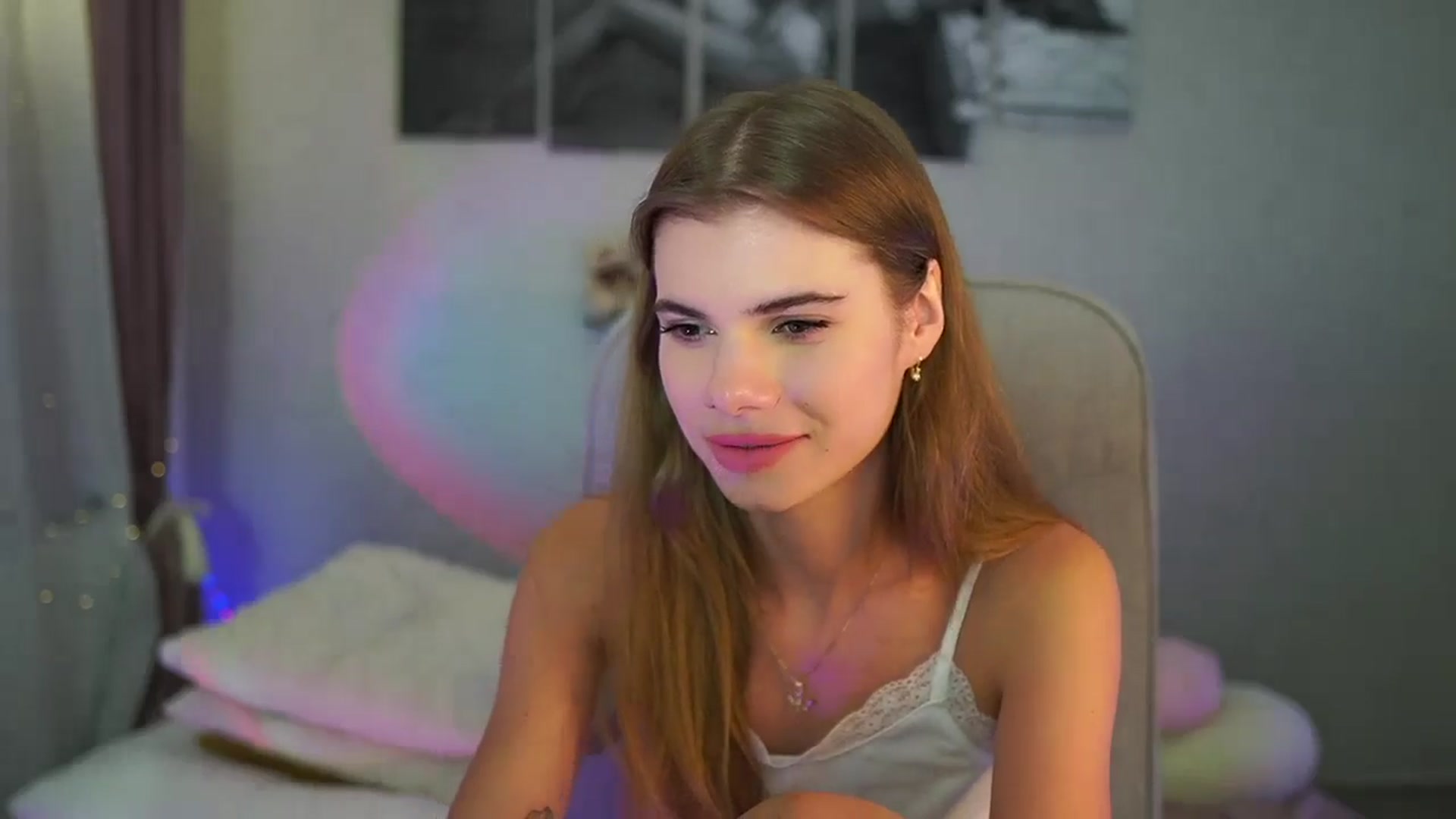 Gallery image thumbnail from RileyReid_18's myfreecams stream on, 06/23/2024, 22:24 image 4 of 20