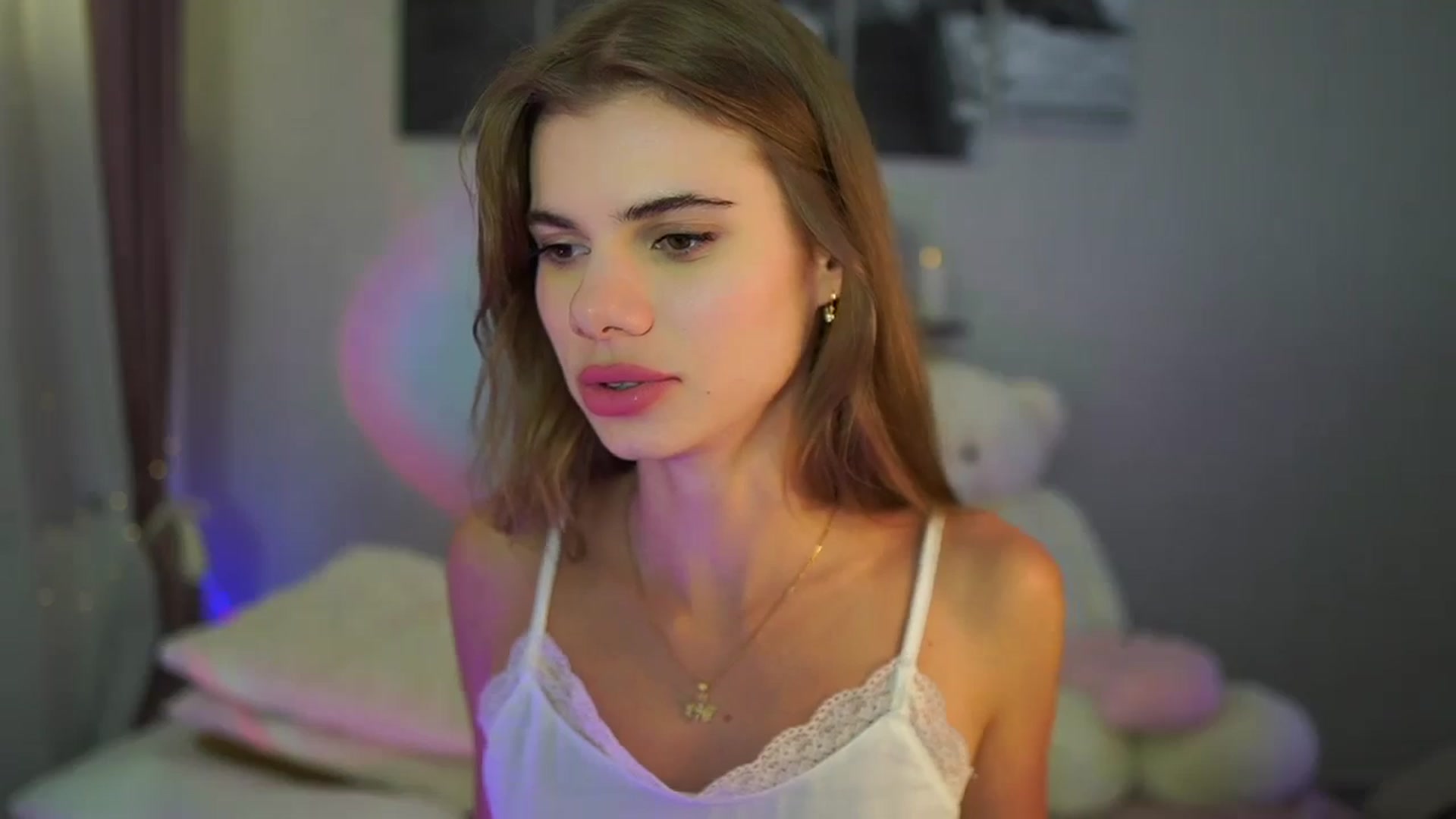 Gallery image thumbnail from RileyReid_18's myfreecams stream on, 06/23/2024, 22:24 image 12 of 20