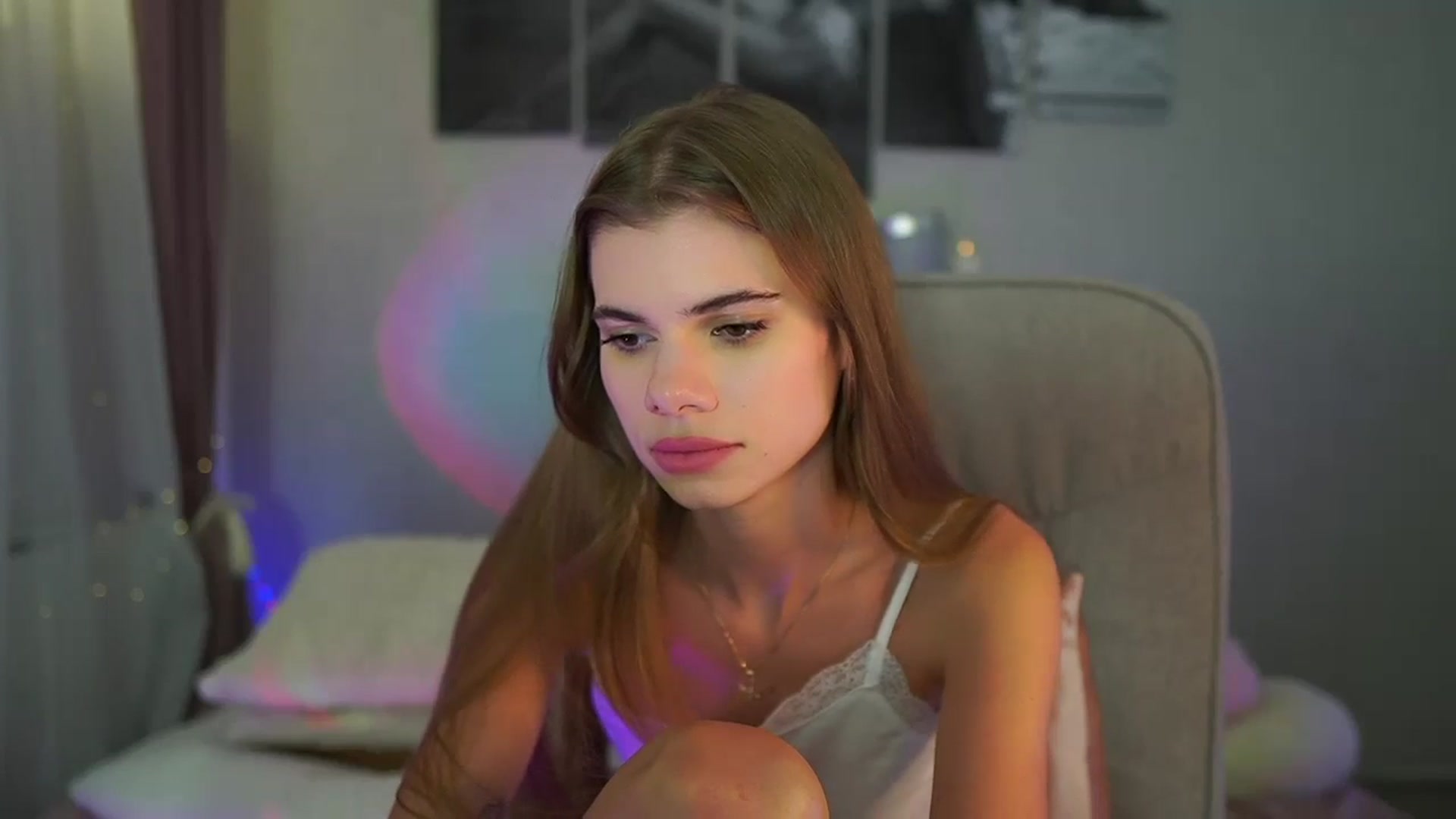 Gallery image thumbnail from RileyReid_18's myfreecams stream on, 06/23/2024, 22:58 image 5 of 20