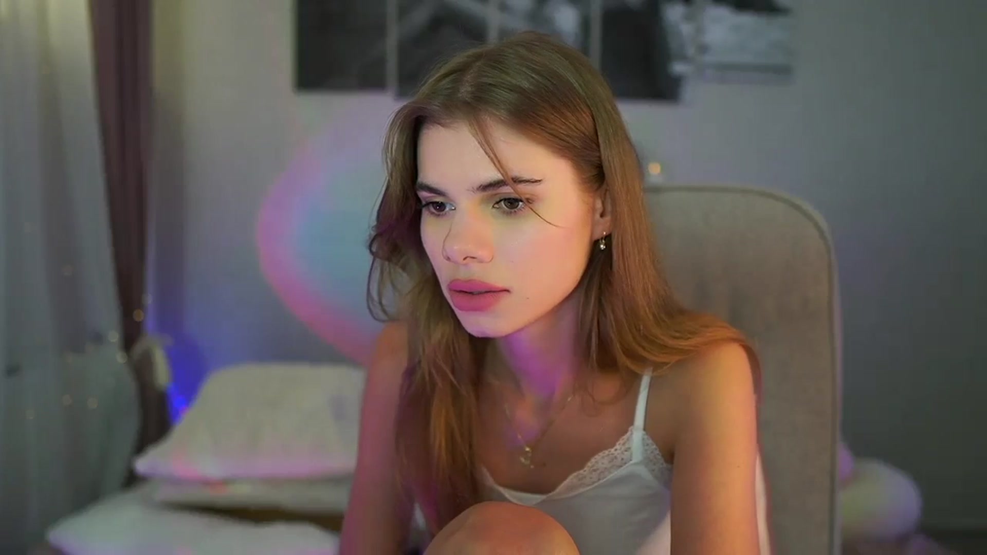 Gallery image thumbnail from RileyReid_18's myfreecams stream on, 06/23/2024, 22:58 image 17 of 20