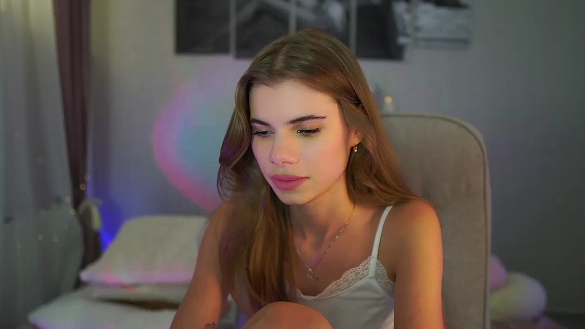 Gallery image thumbnail from RileyReid_18's myfreecams stream on, 06/23/2024, 22:58 image 12 of 20