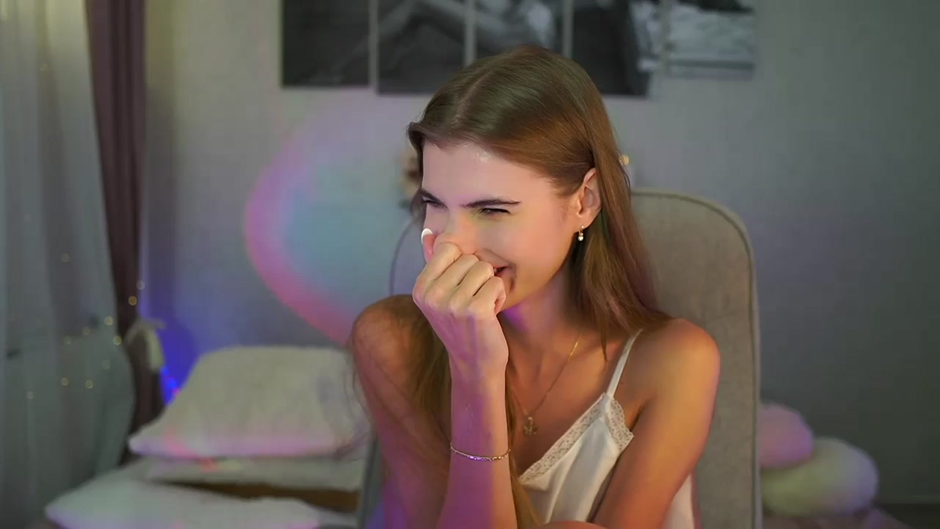 Gallery image thumbnail from RileyReid_18's myfreecams stream on, 06/23/2024, 22:58 image 2 of 20