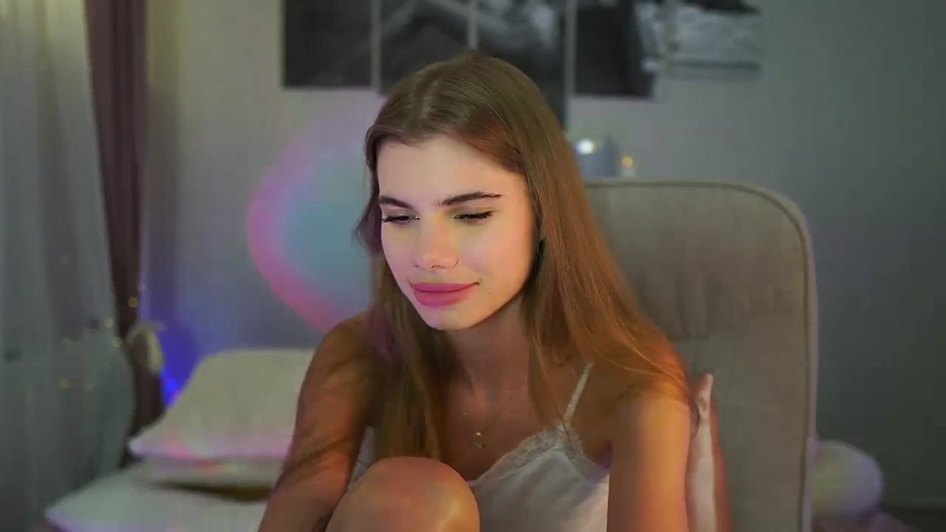 Gallery image thumbnail from RileyReid_18's myfreecams stream on, 06/23/2024, 22:58 image 4 of 20