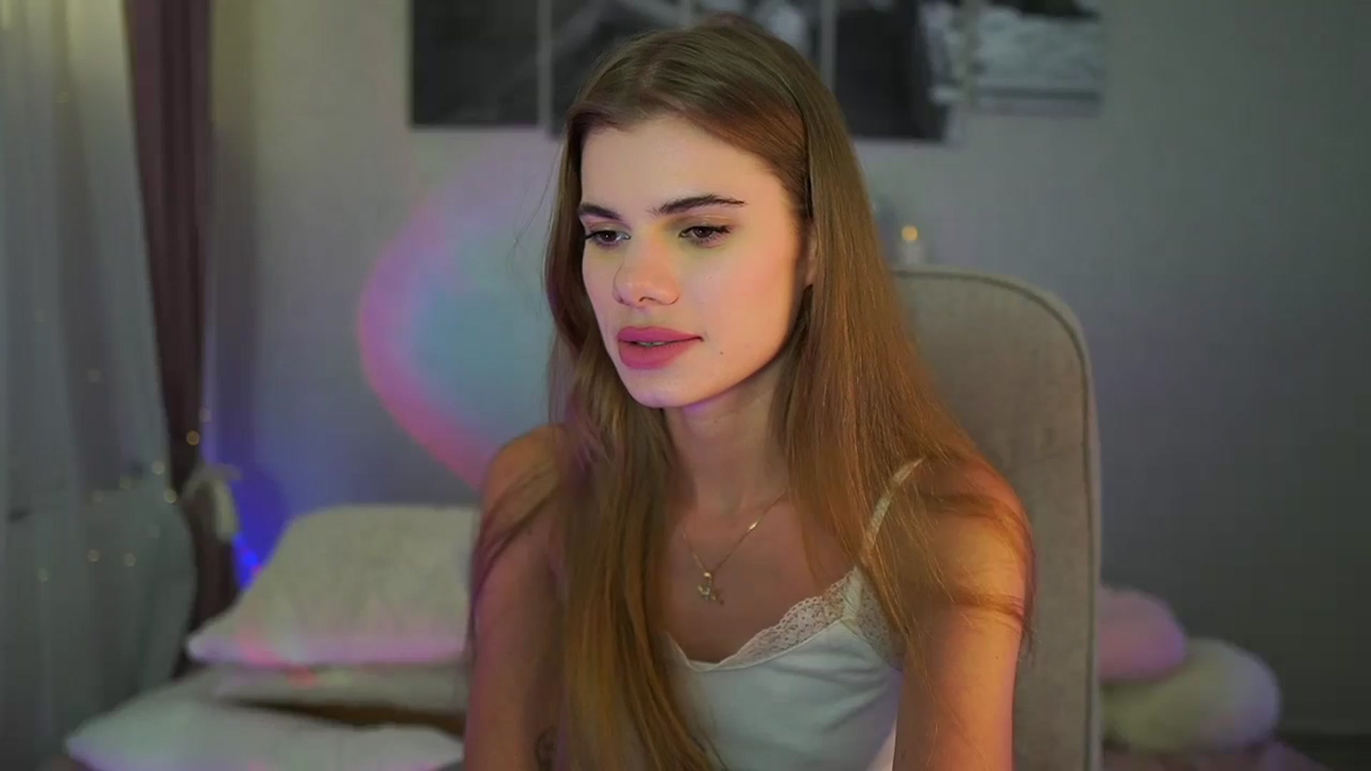 Gallery image thumbnail from RileyReid_18's myfreecams stream on, 06/23/2024, 22:58 image 8 of 20