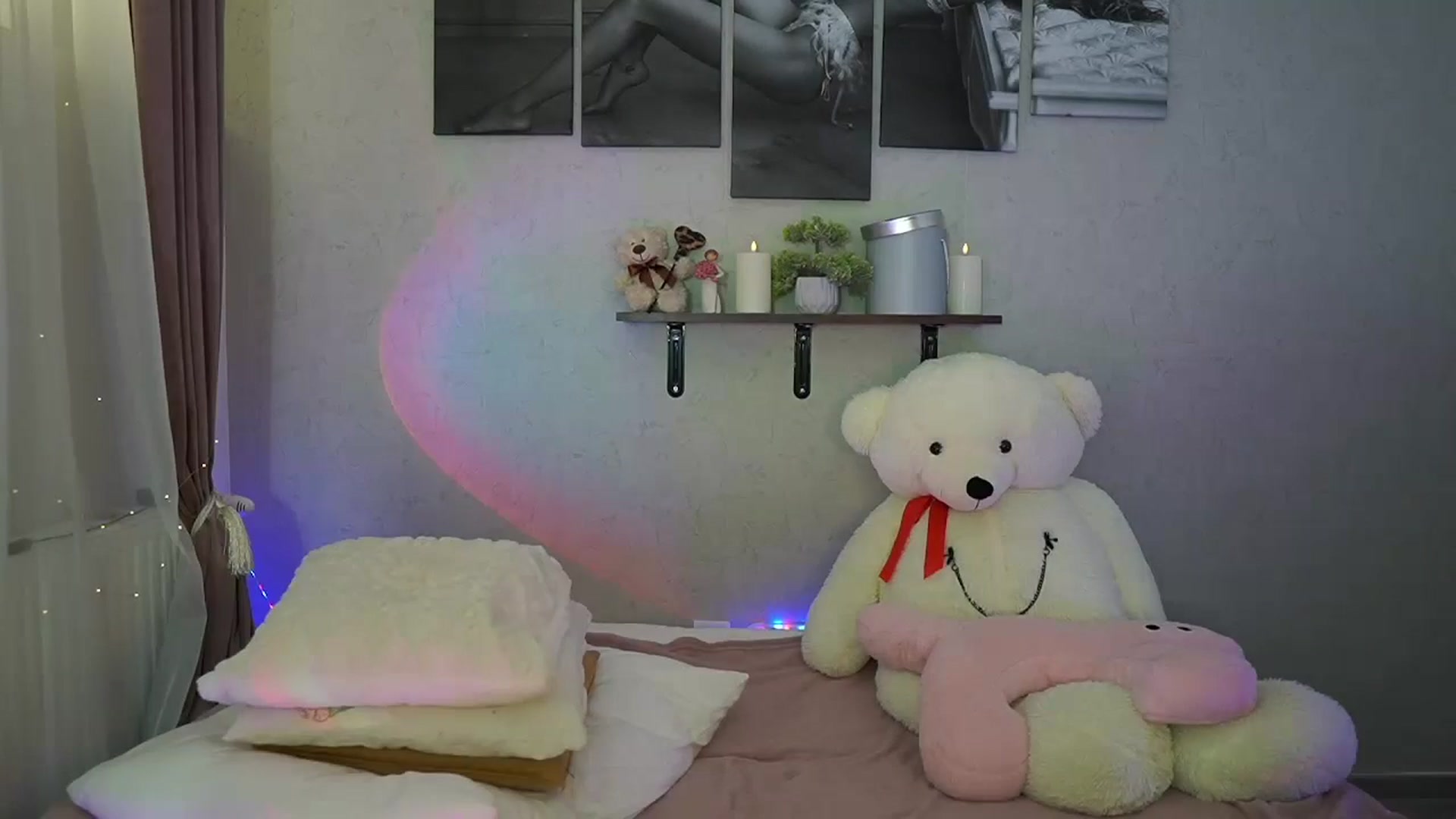 Gallery image thumbnail from RileyReid_18's myfreecams stream on, 06/23/2024, 22:58 image 16 of 20