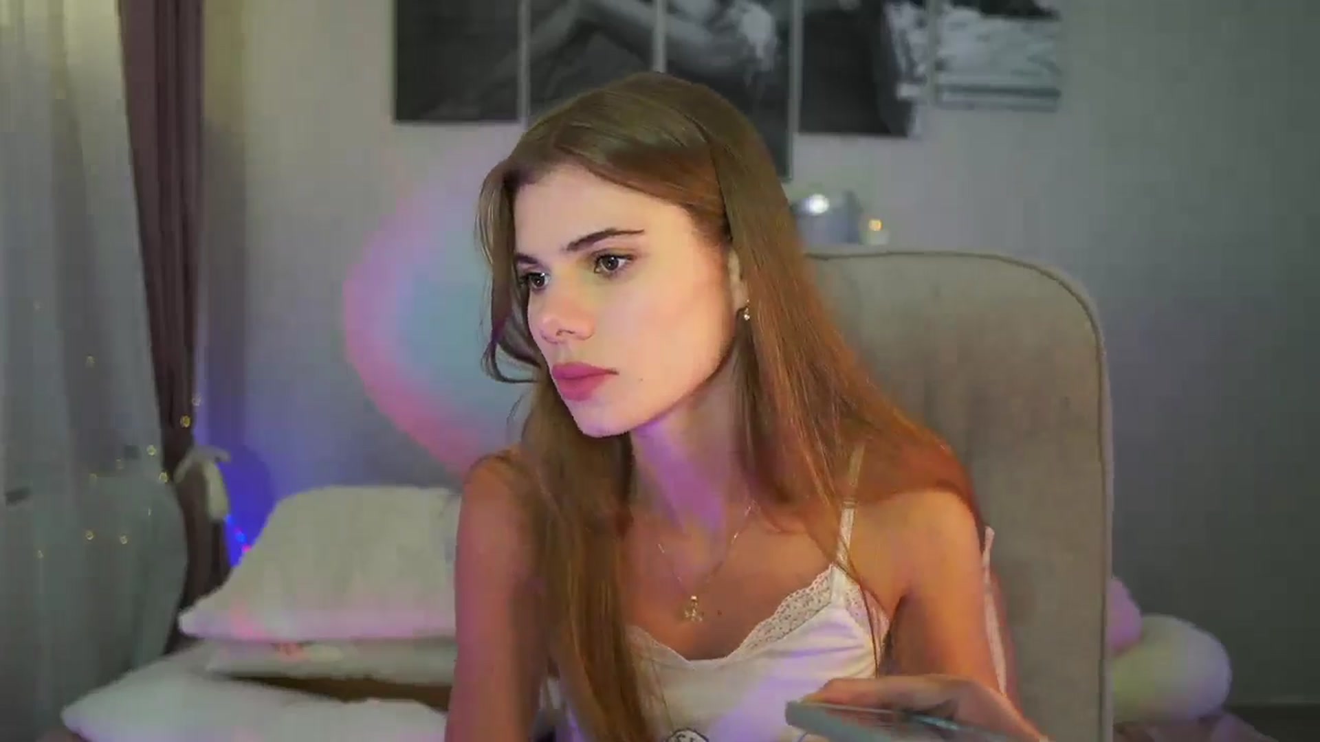 Gallery image thumbnail from RileyReid_18's myfreecams stream on, 06/23/2024, 22:58 image 19 of 20