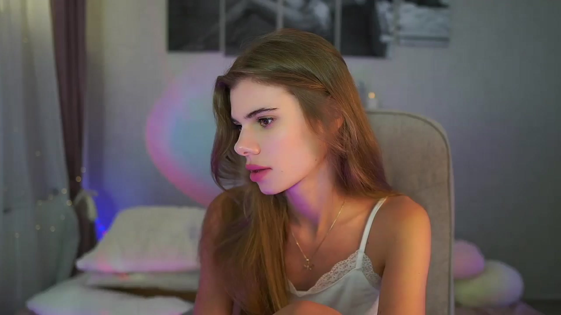 Gallery image thumbnail from RileyReid_18's myfreecams stream on, 06/23/2024, 22:58 image 1 of 20