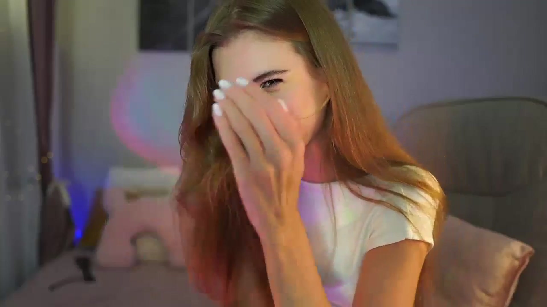 Gallery image thumbnail from RileyReid_18's myfreecams stream on, 06/25/2024, 18:59 image 13 of 20